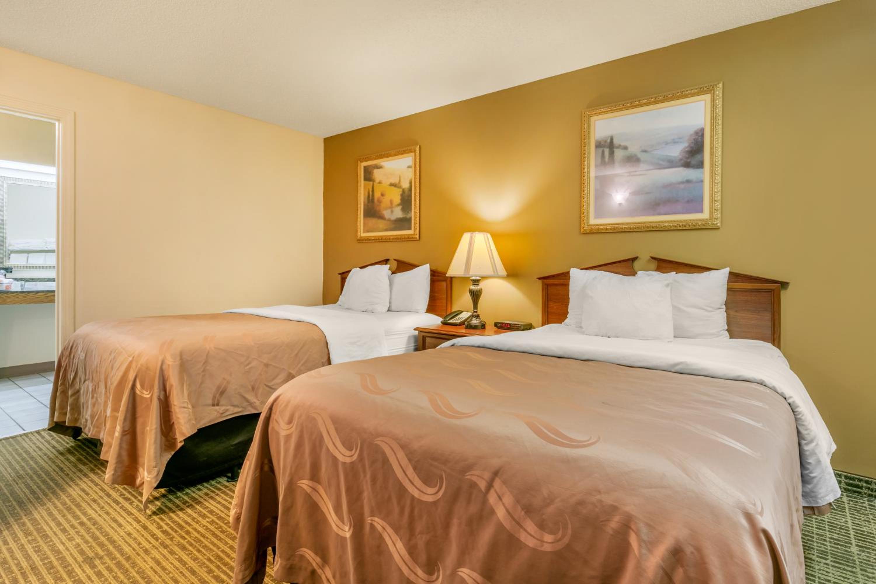 Double Room with Two Double Beds - Smoking - Photo 8