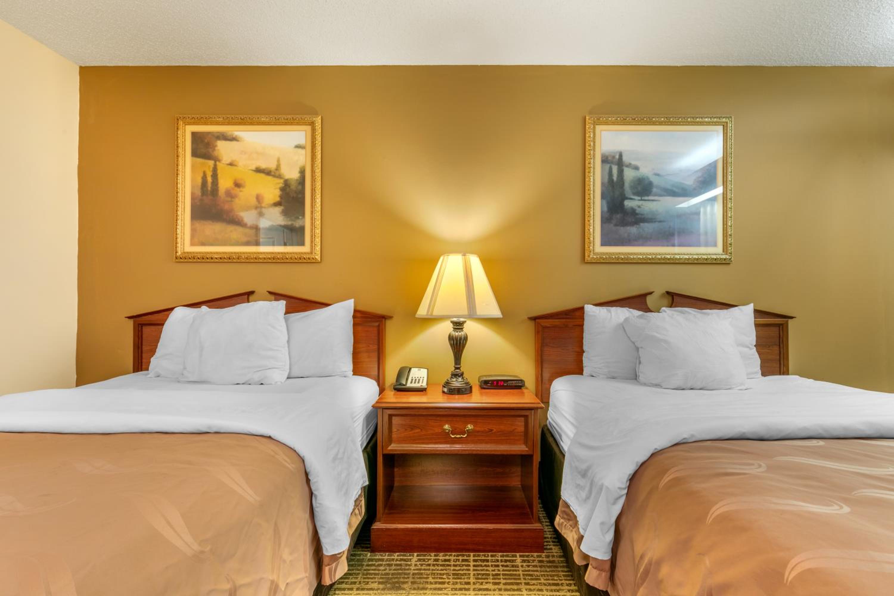 Double Room with Two Double Beds - Smoking - Photo 4