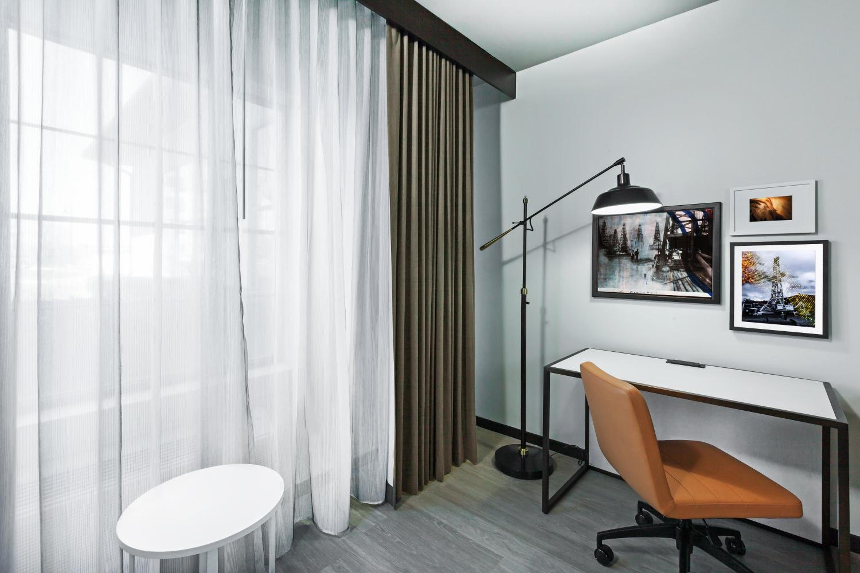 Standard King Room with Mobility Accessible Roll-In Shower photo 3