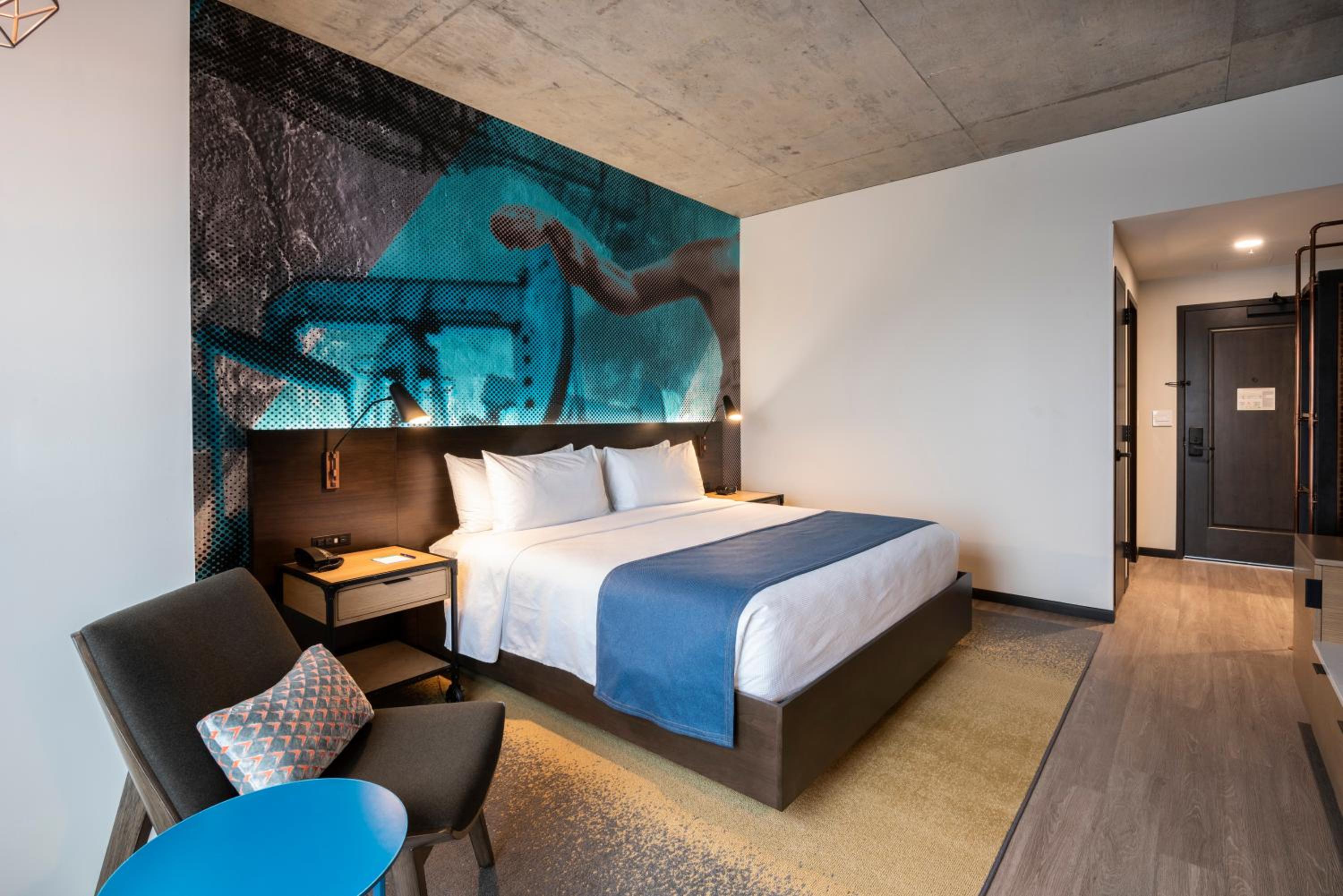 Premium King Room - Communication Accessible photo 3