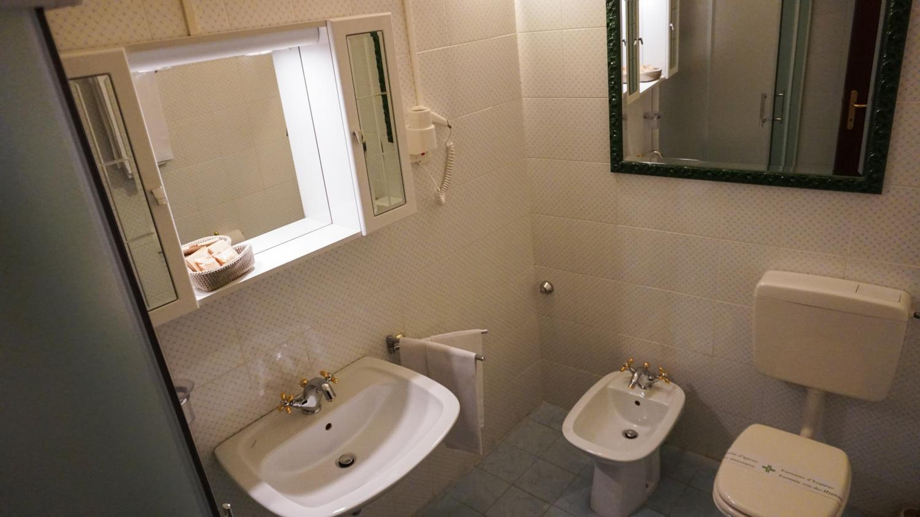 Queen Suite - Photo 5
