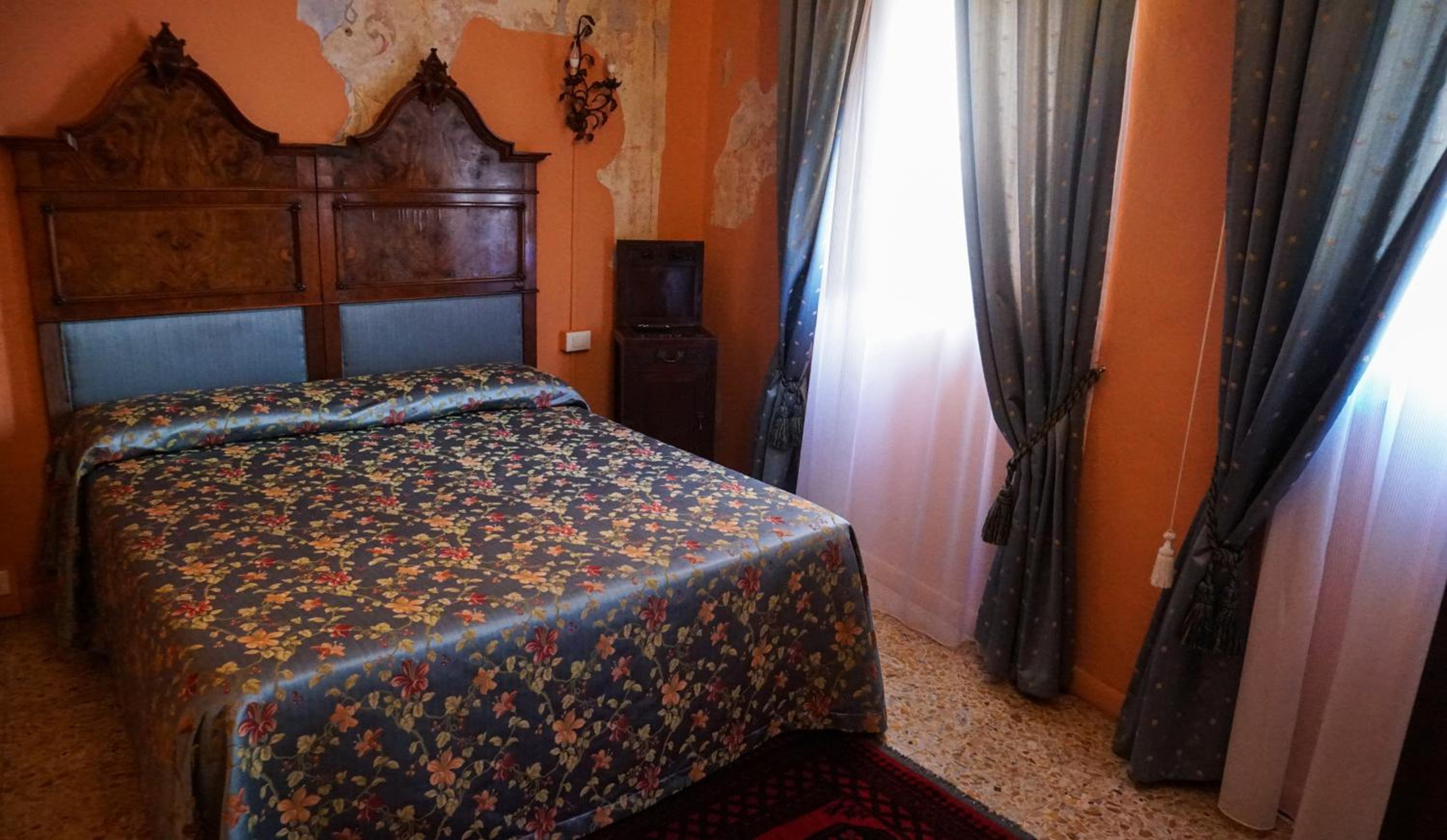 Queen Suite - Photo 3