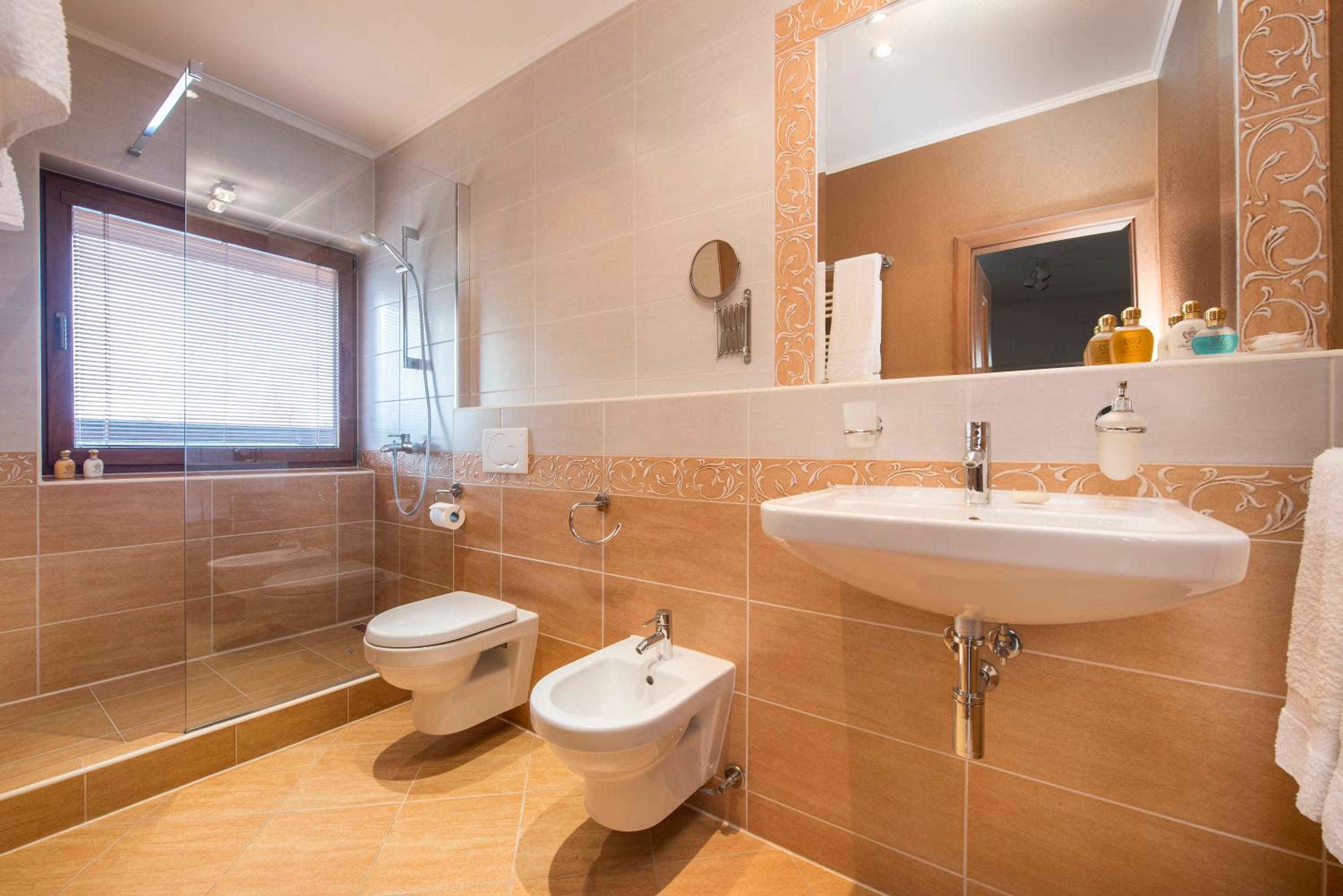 One-Bedroom Apartment with Terrace photo 2