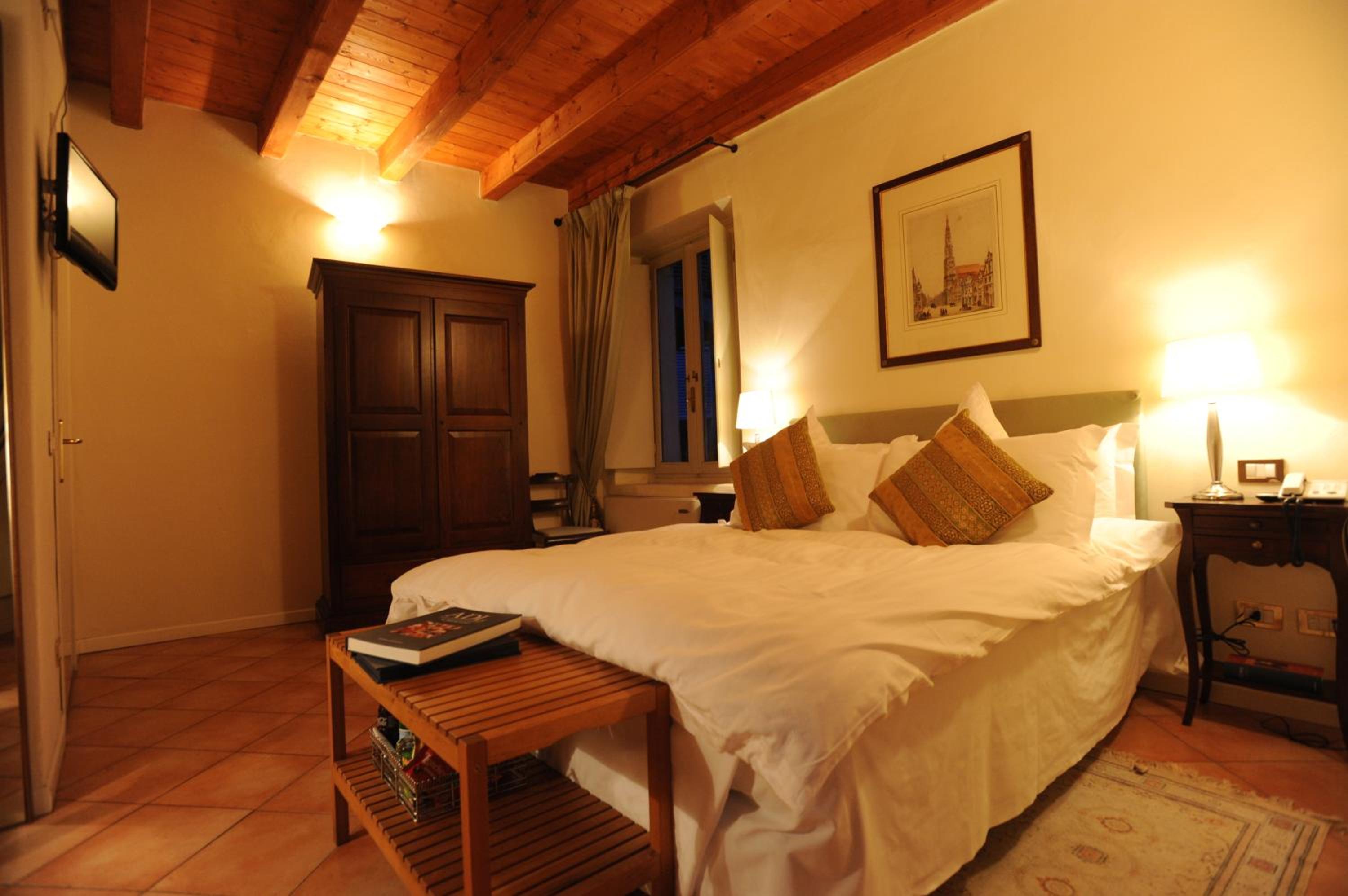 Double Room - Photo 5