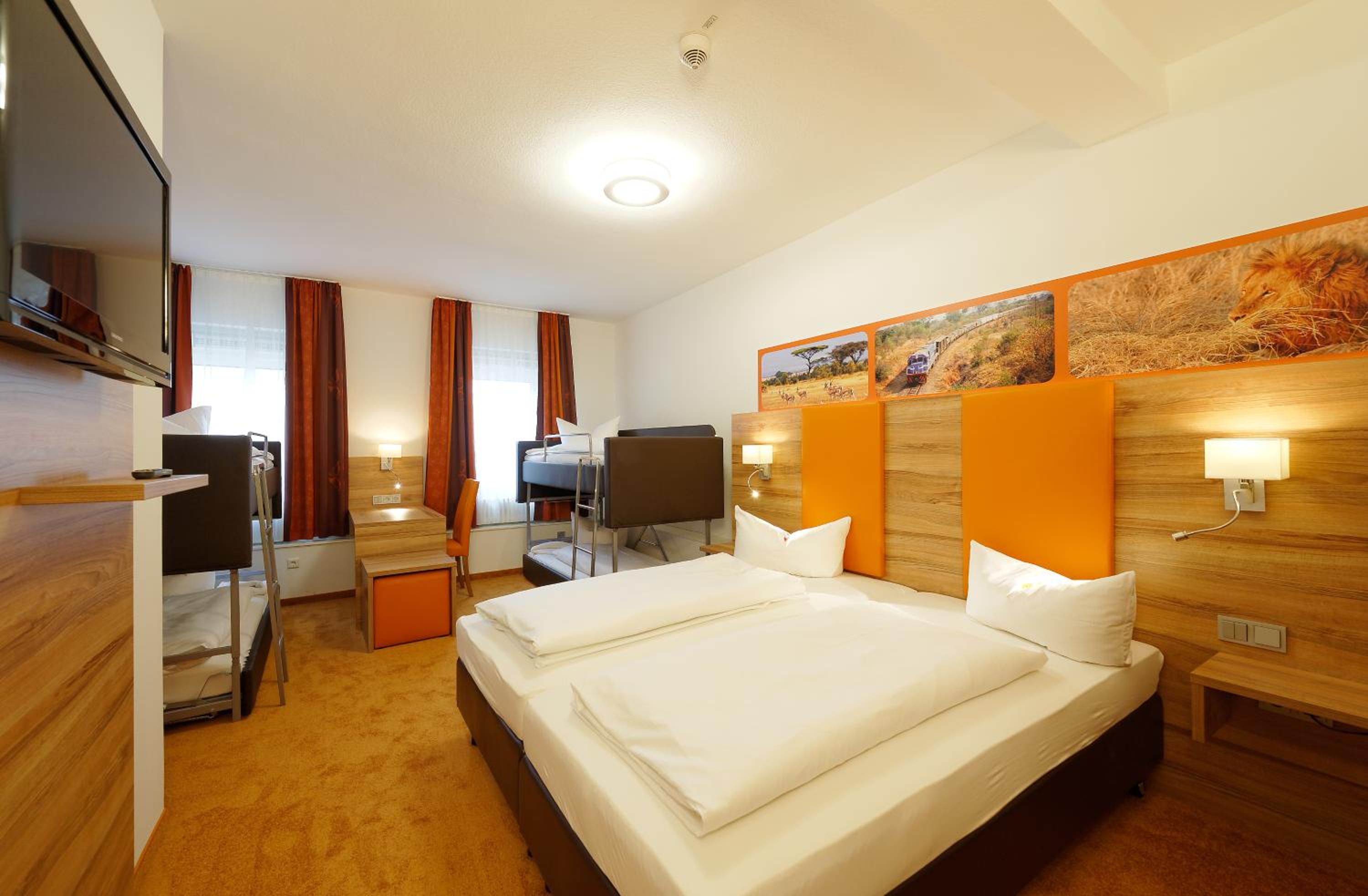 Comfort six-bed room photo 2