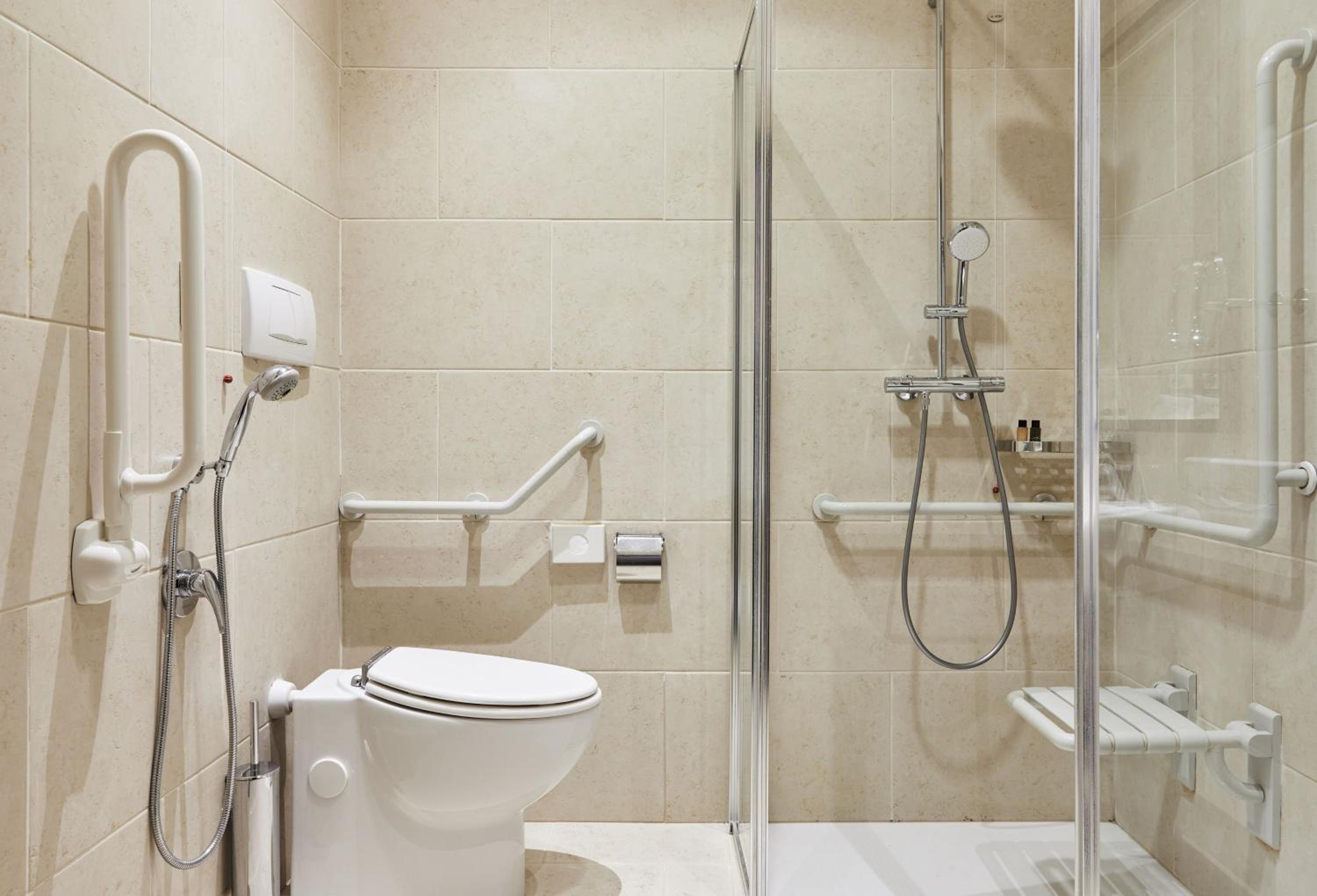 Standard King Room - Disability Access - Photo 4