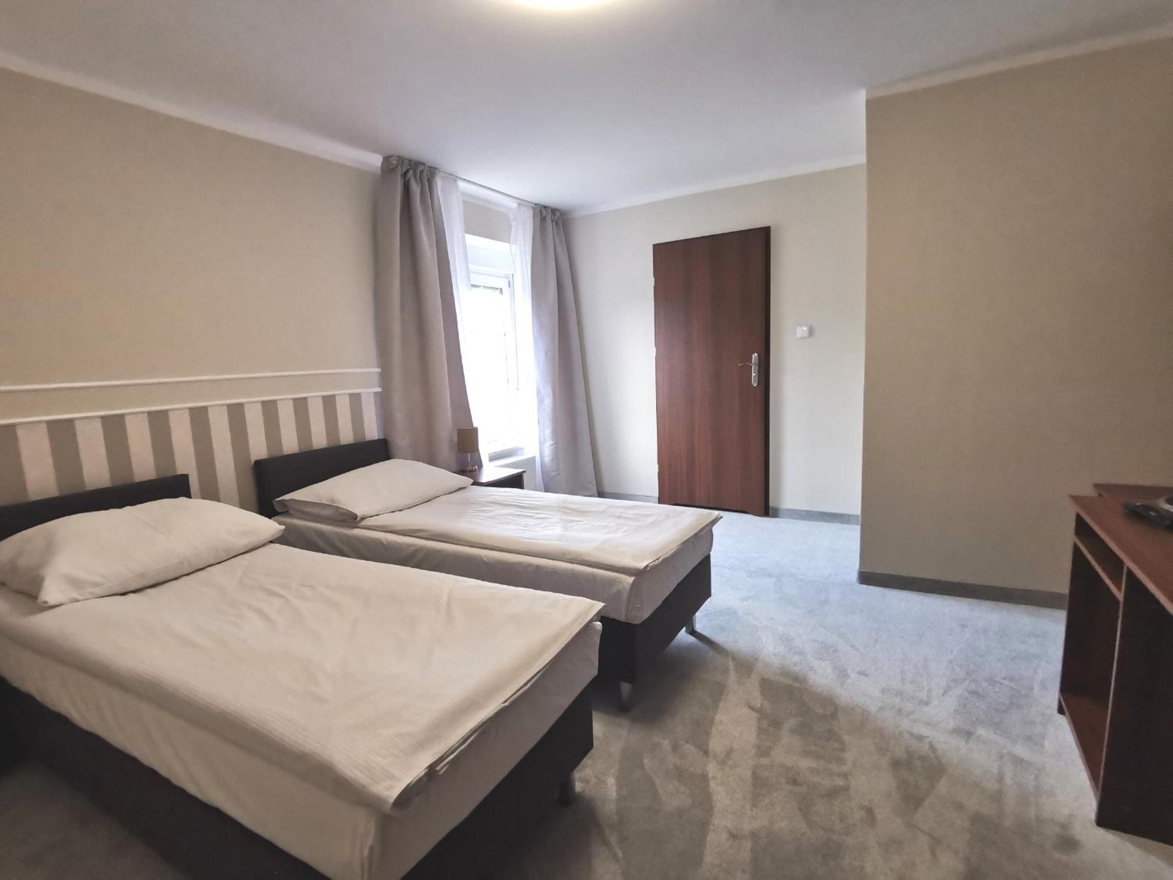 Double or Twin Room with Private Bathroom - Photo 1