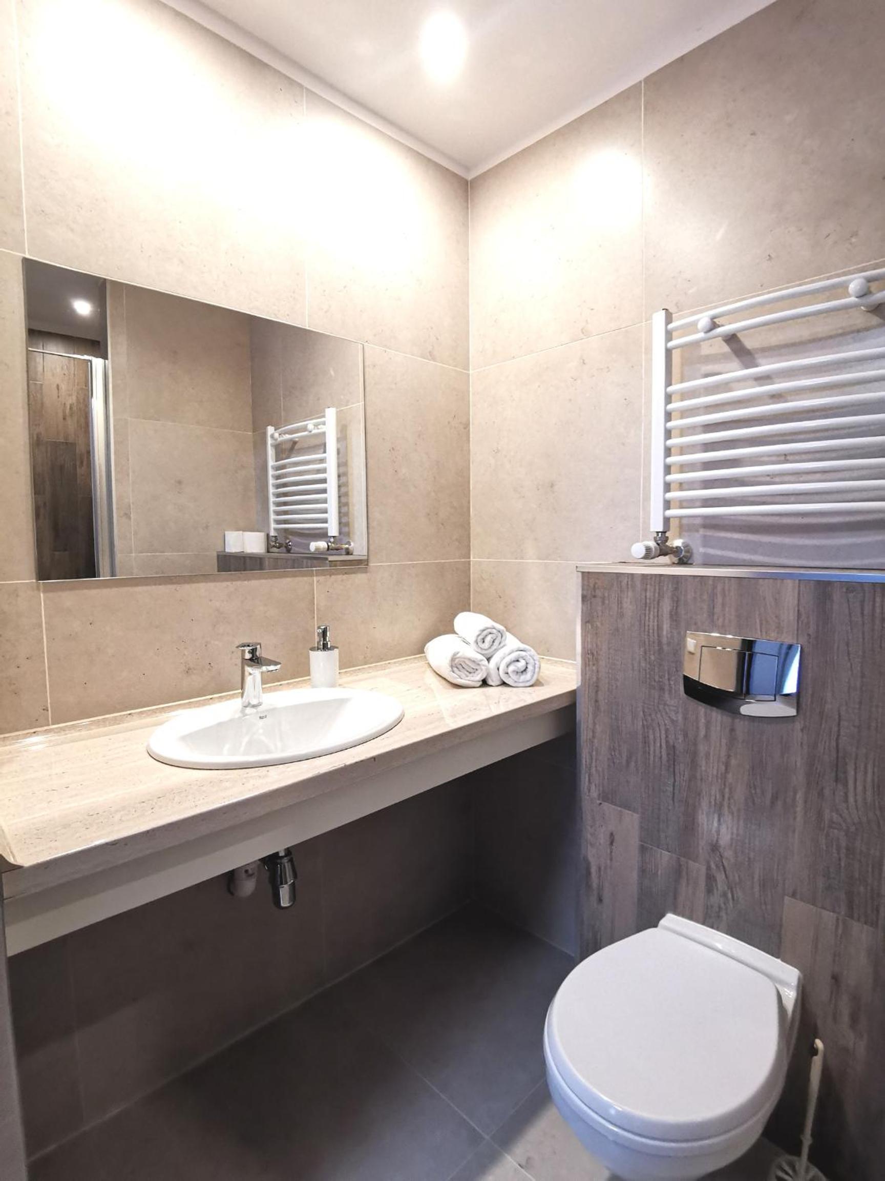 Double or Twin Room with Bathroom - Photo 3