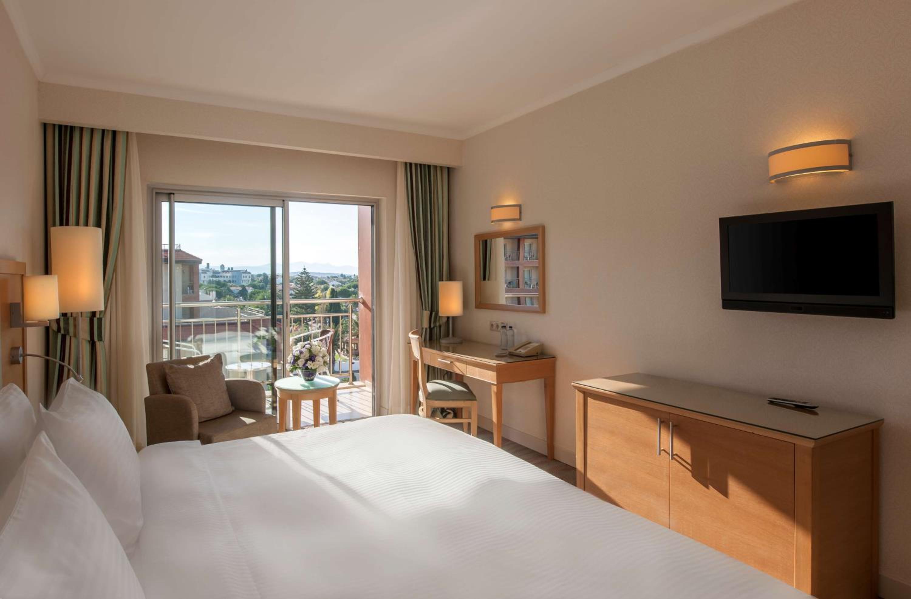 Premium Room with Balcony and Partial Sea View - Photo 1