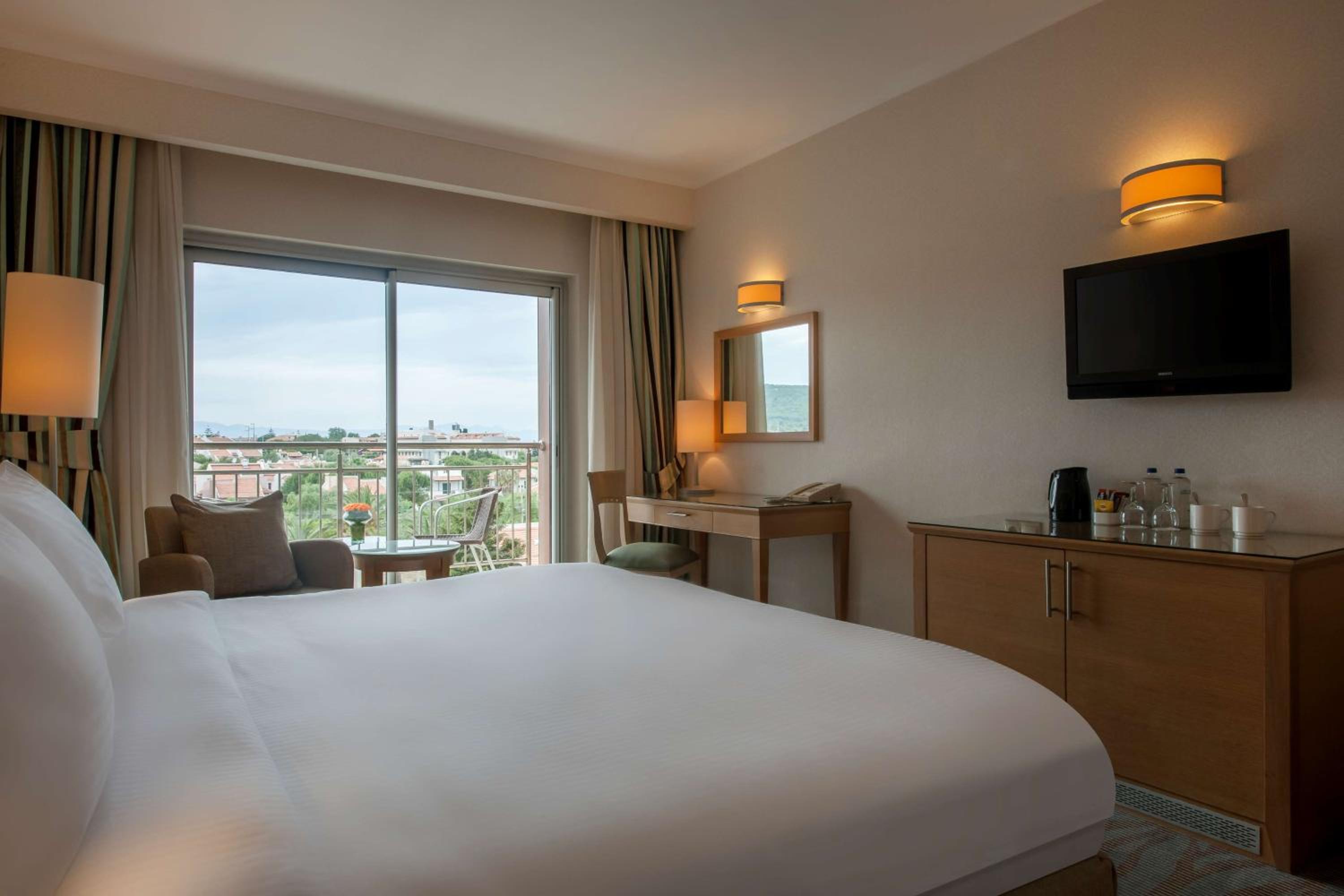 Superior Room with Balcony - Photo 1