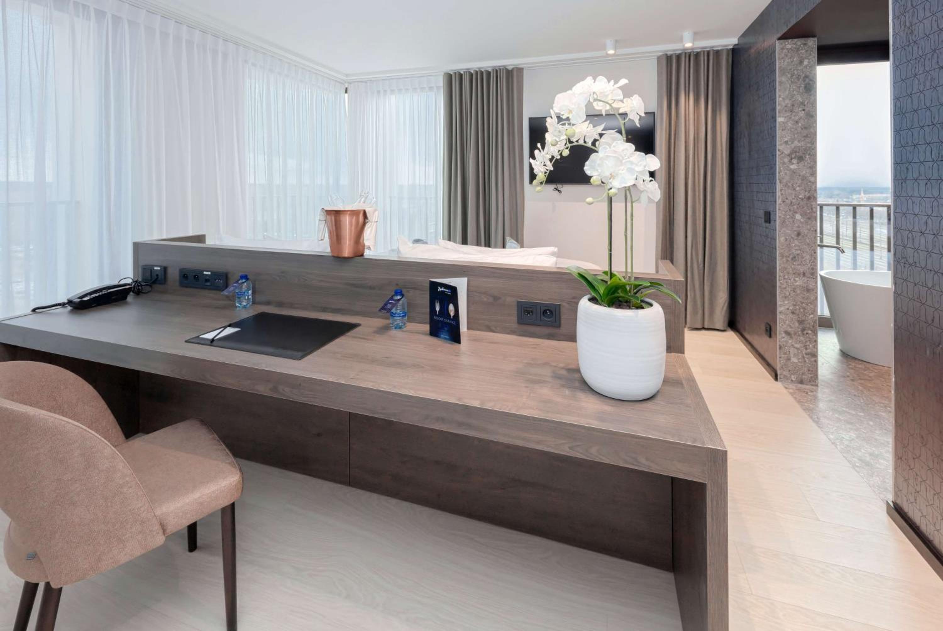 One-Bedroom Suite with Balcony