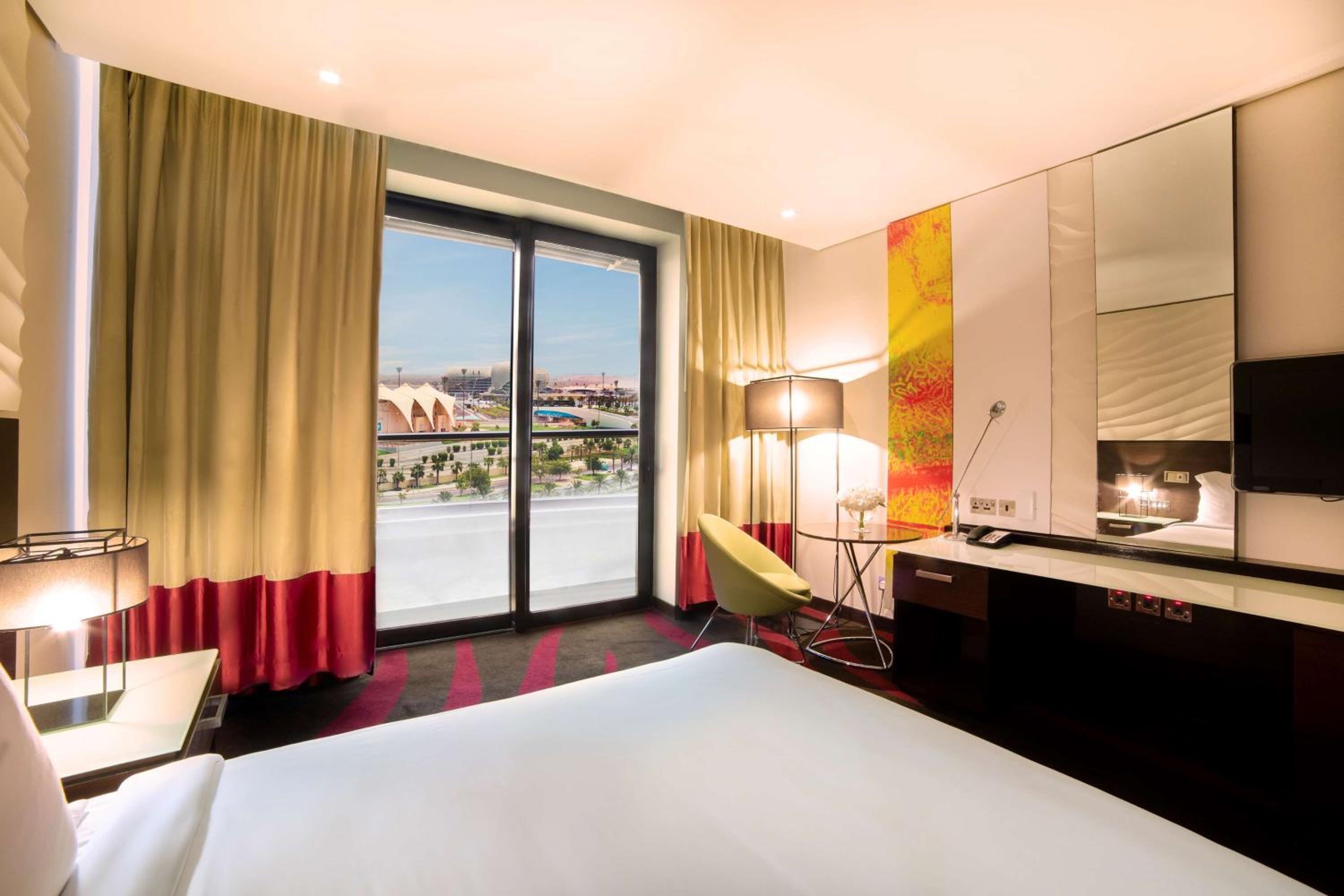 Superior Room With Balcony, Race Track View And Free Beach Access photo 1