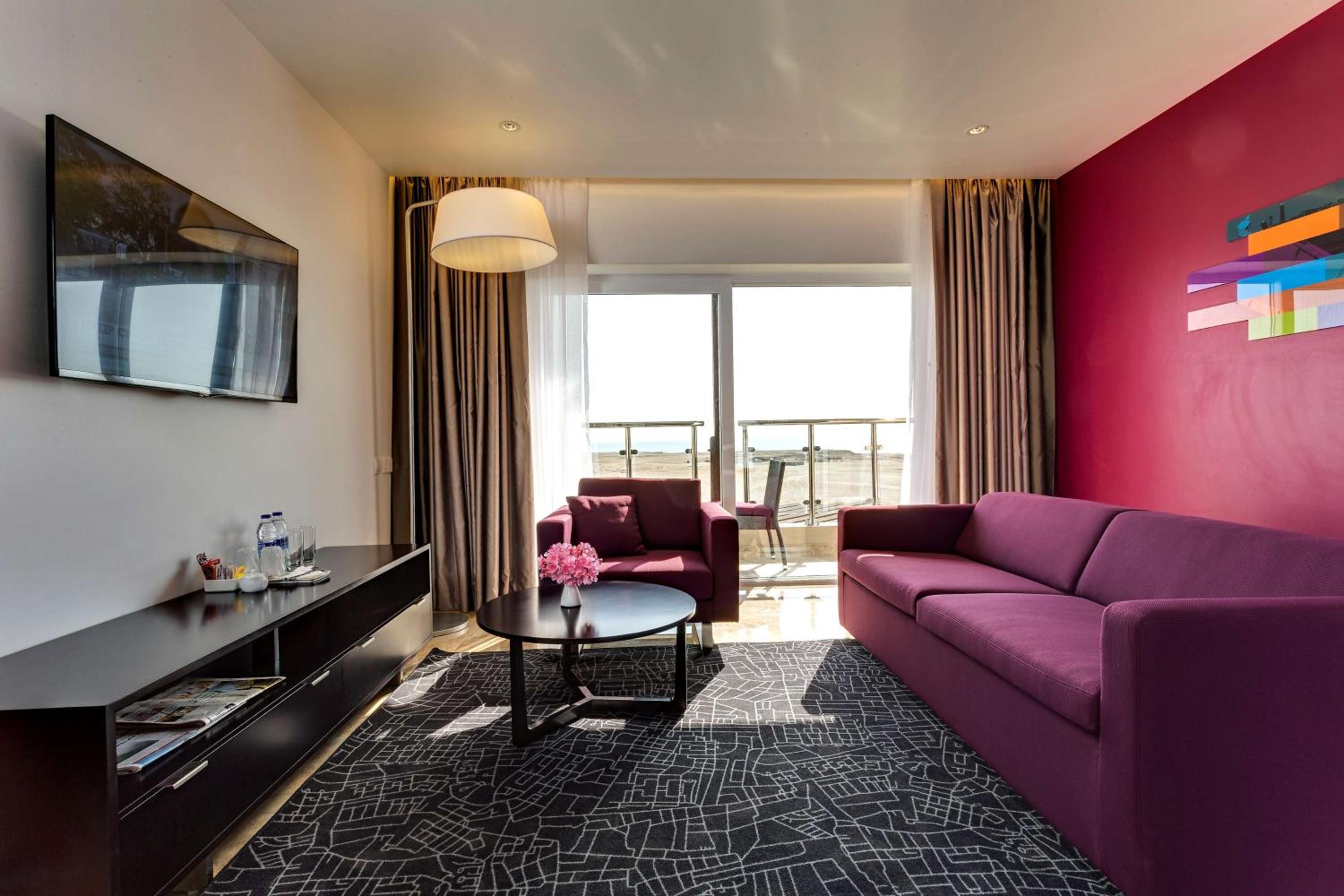 One-Bedroom Apartment with Terrace photo 2