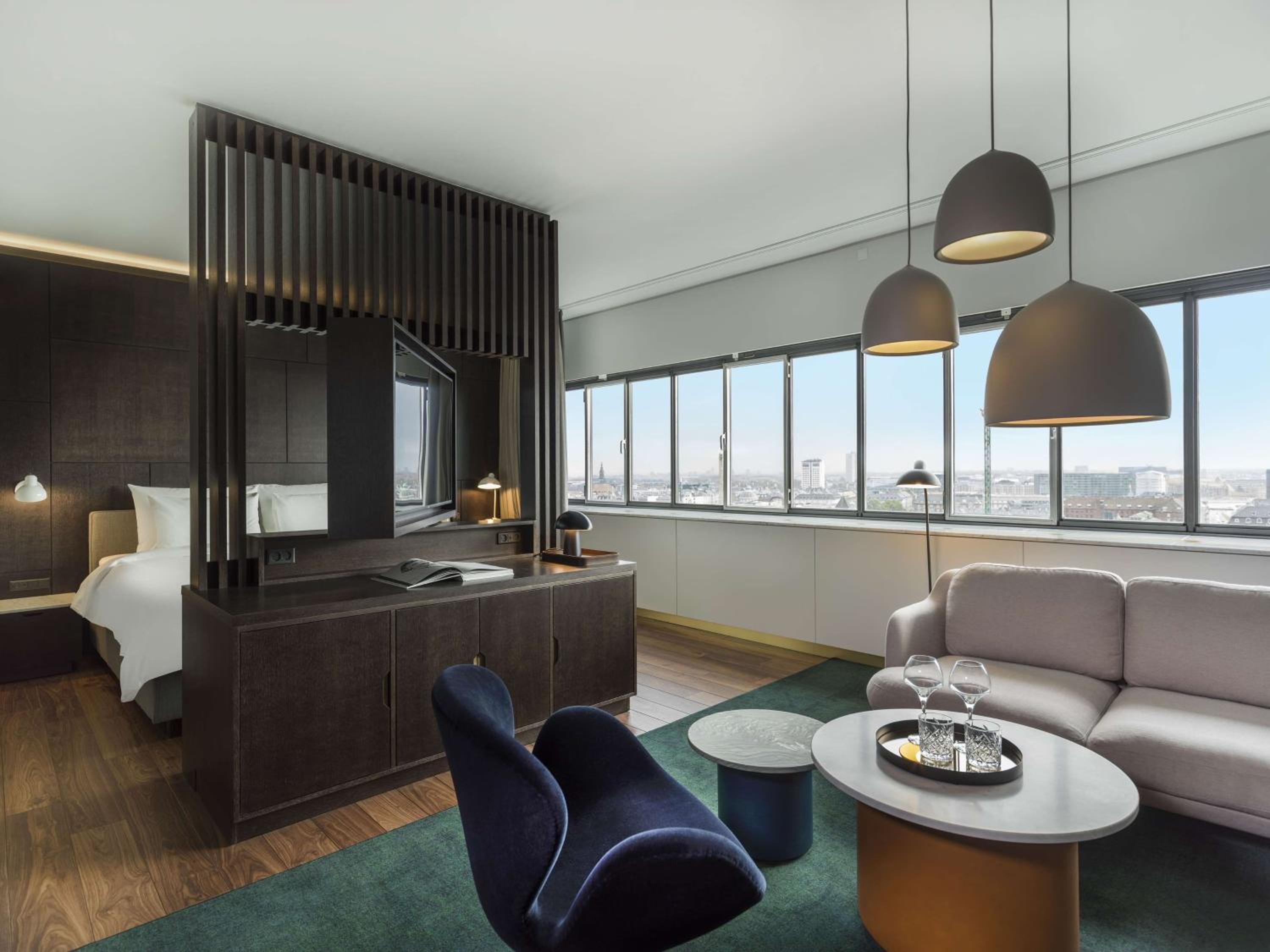 Signature Suite - Photo 10