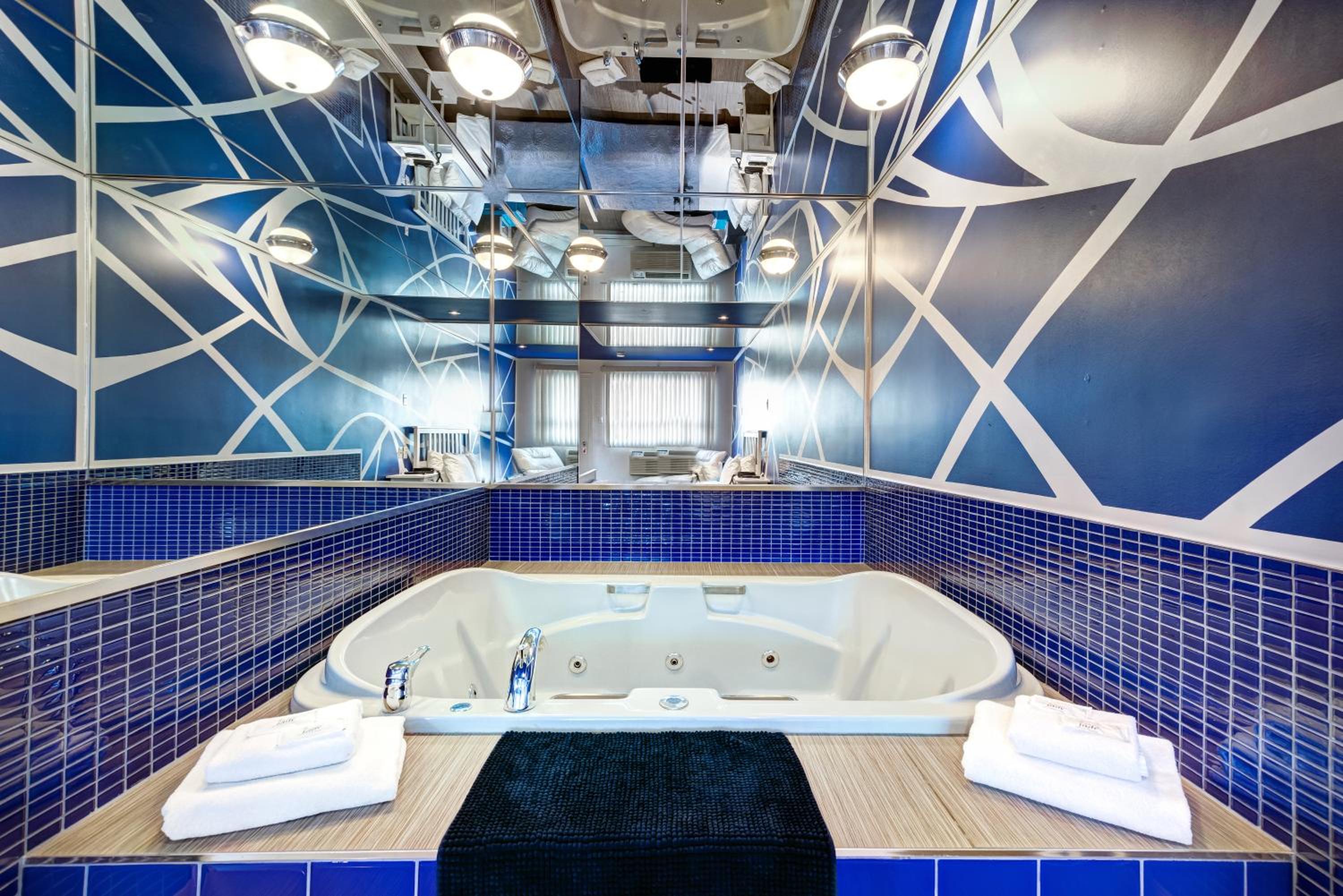 Queen Room with Spa Bath