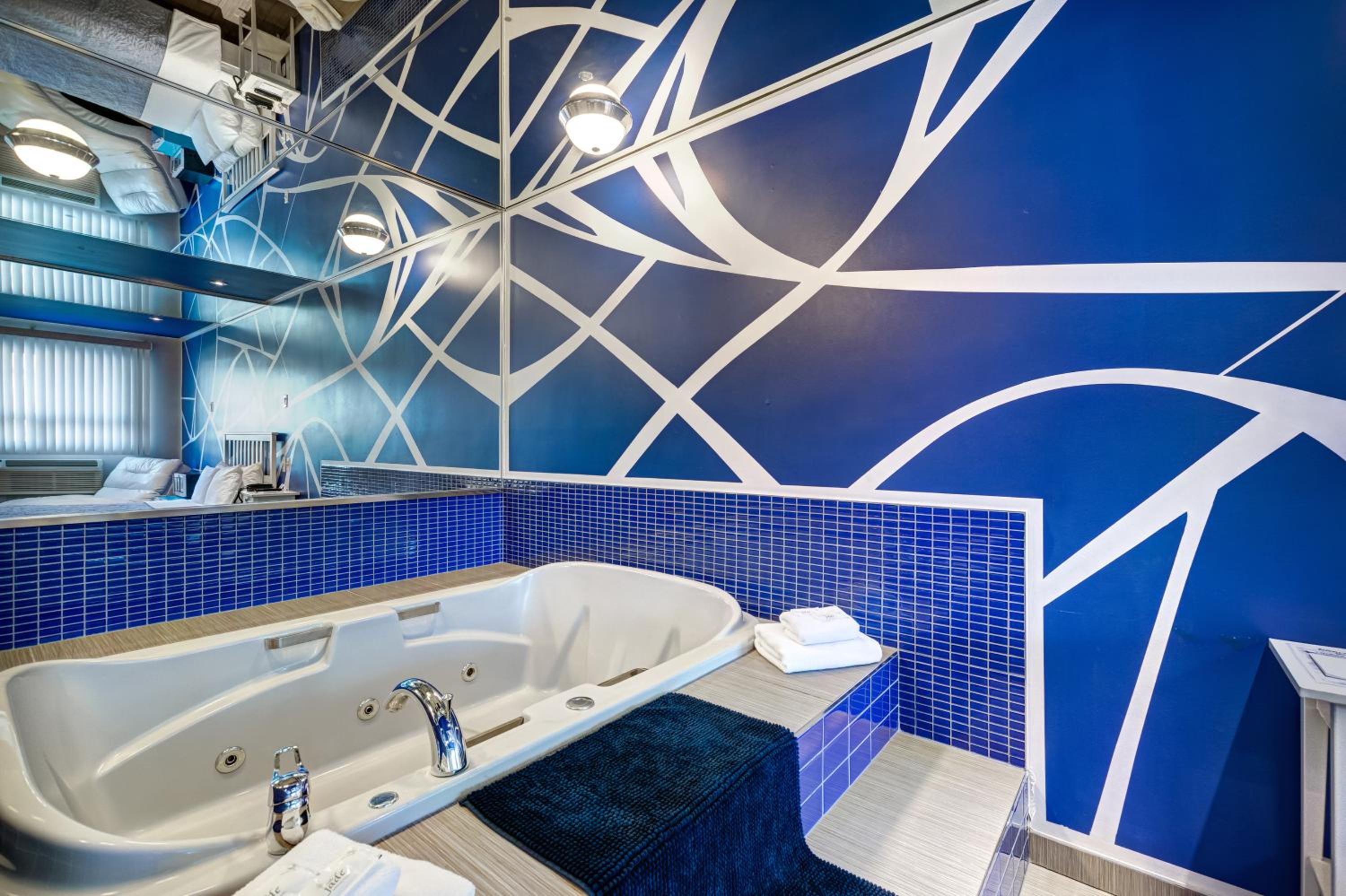 Queen Room with Spa Bath