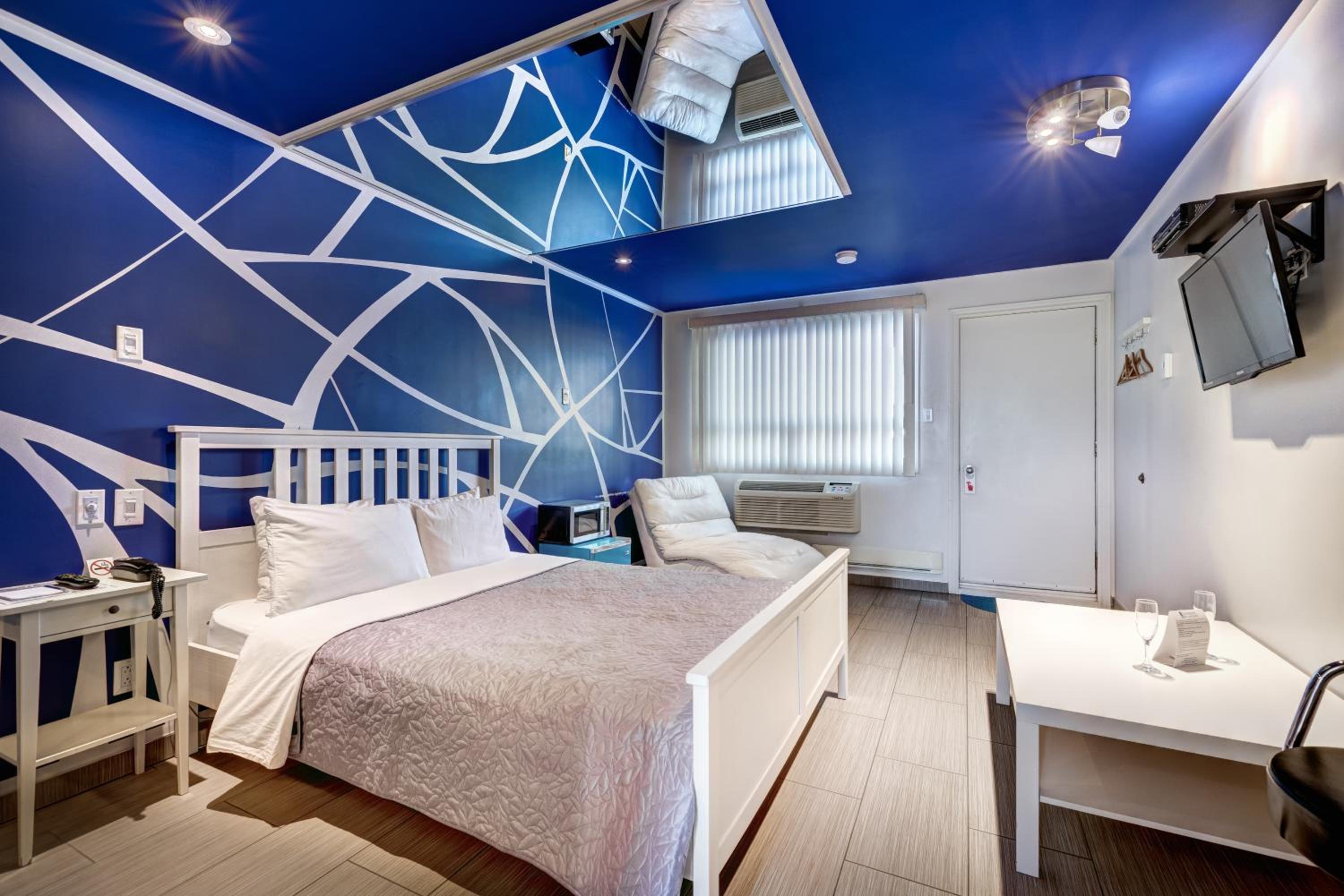 Queen Room with Spa Bath
