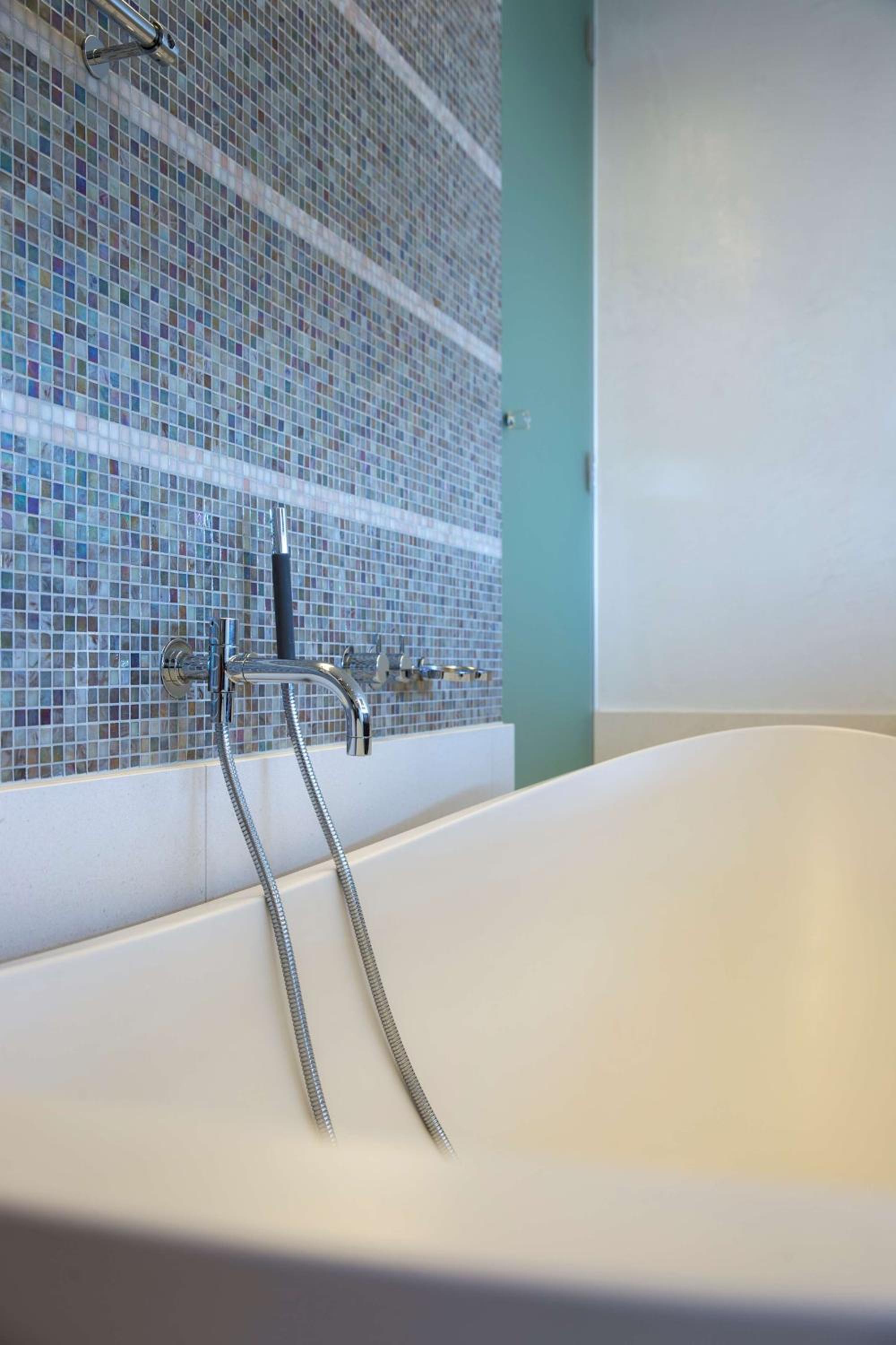 Suite - Photo 10