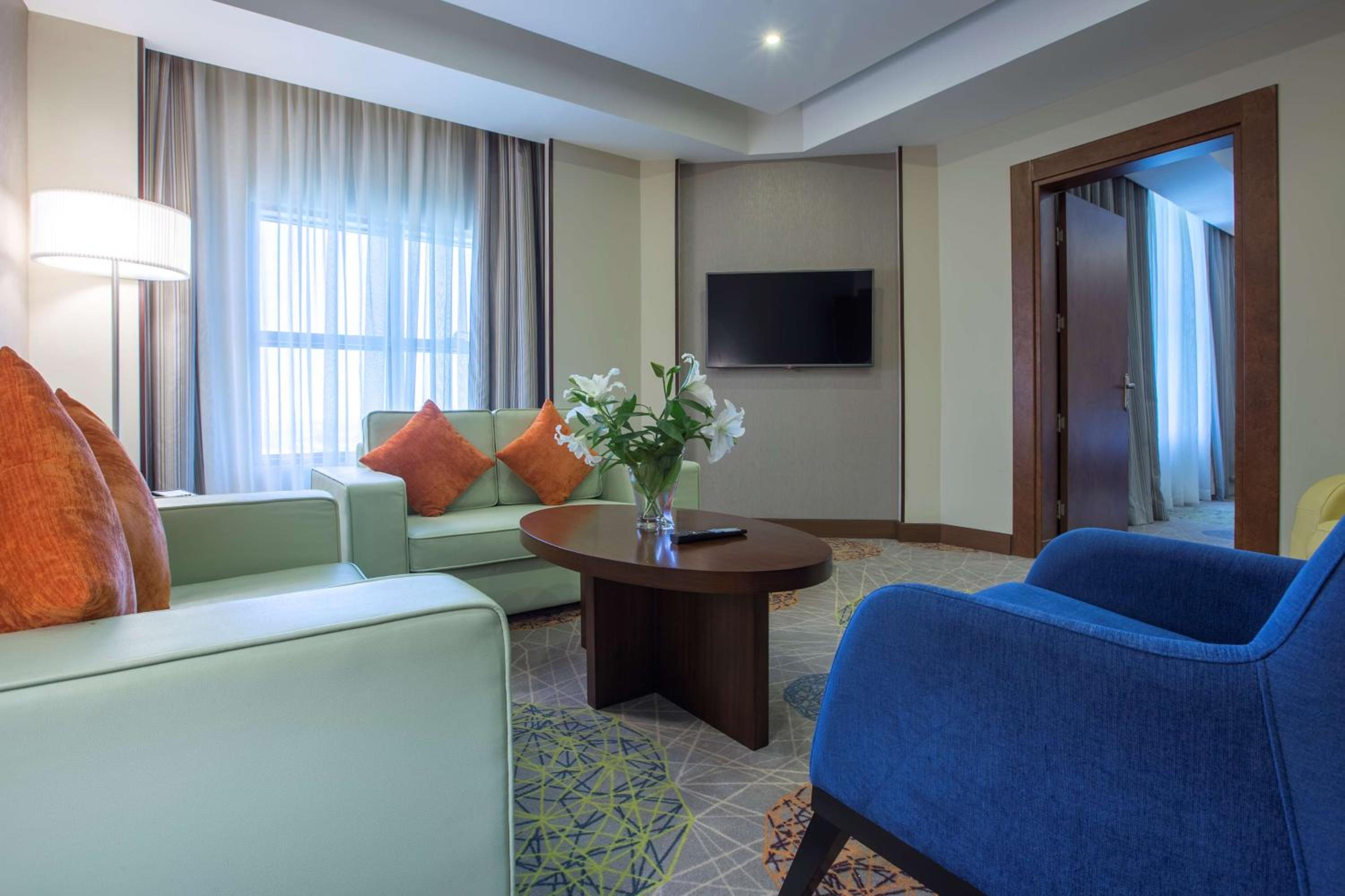 One-Bedroom Suite - Photo 12