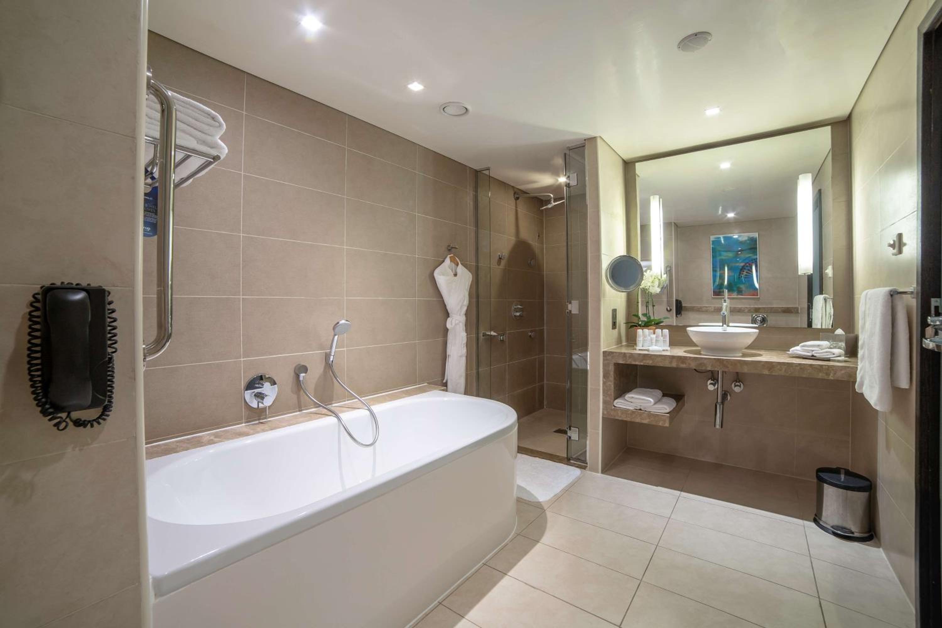 Deluxe Suite With Balcony, Panoramic View, Lounge And Free Beach Access photo 3