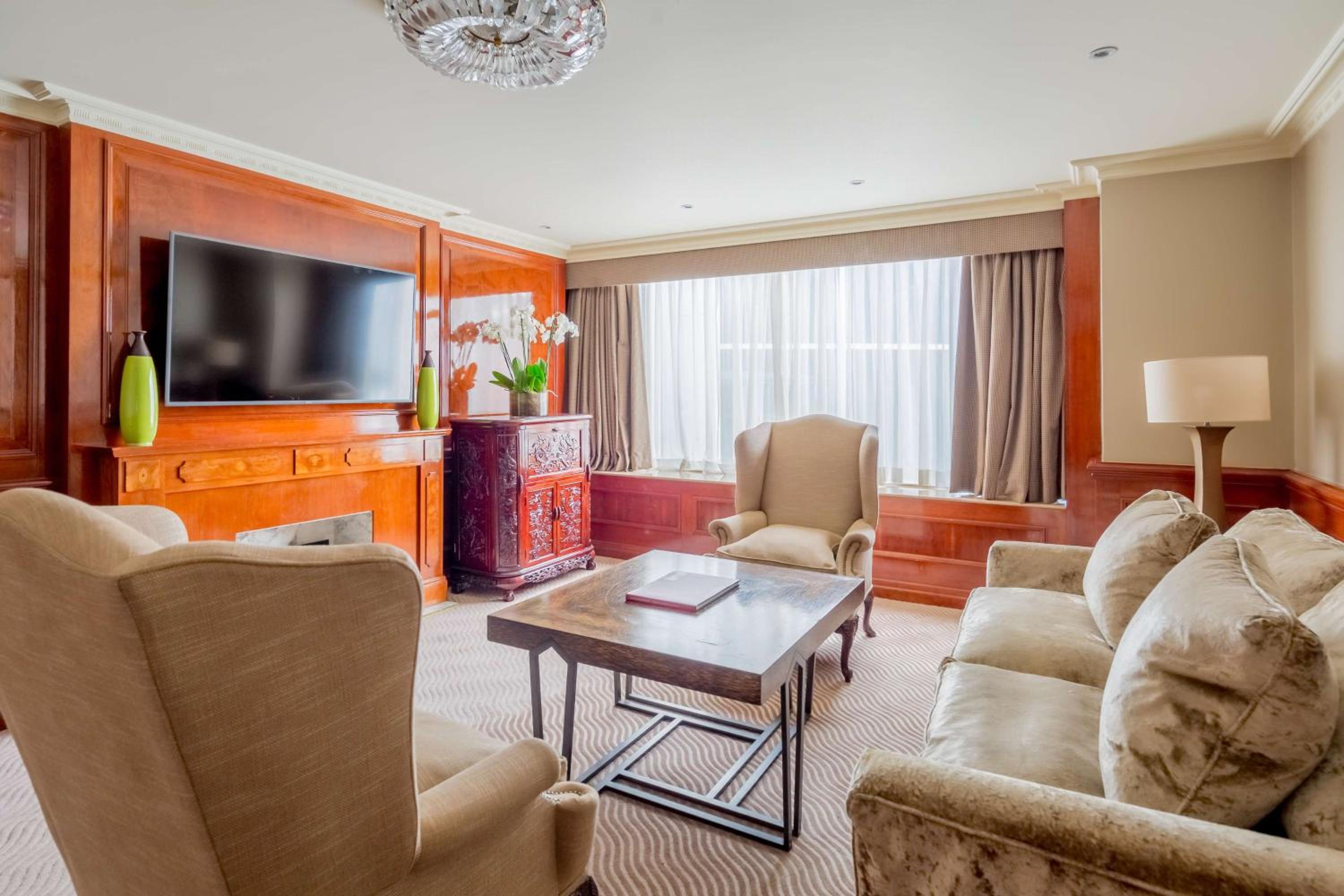 One-Bedroom Suite - Photo 7