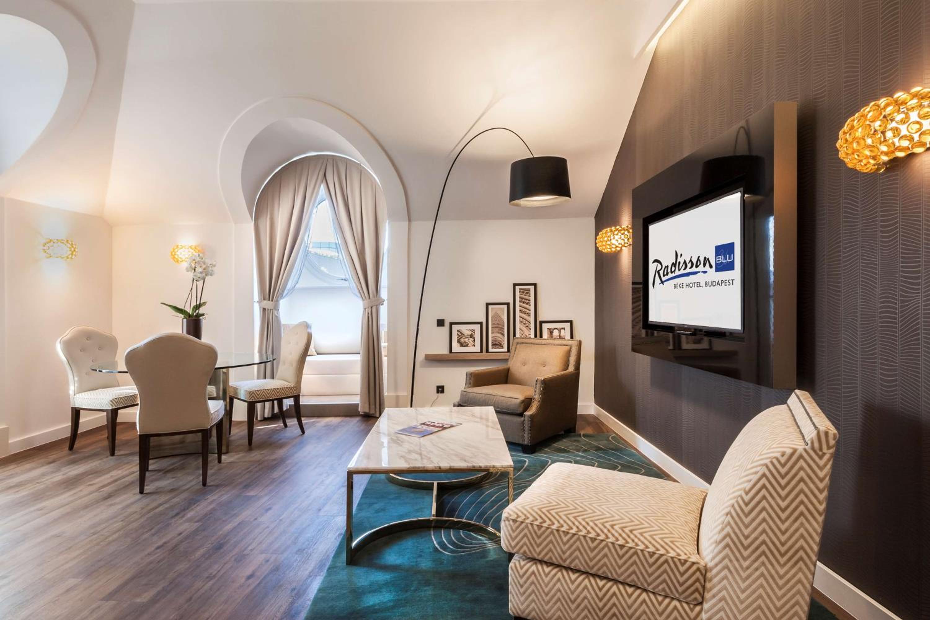Suite - Photo 14