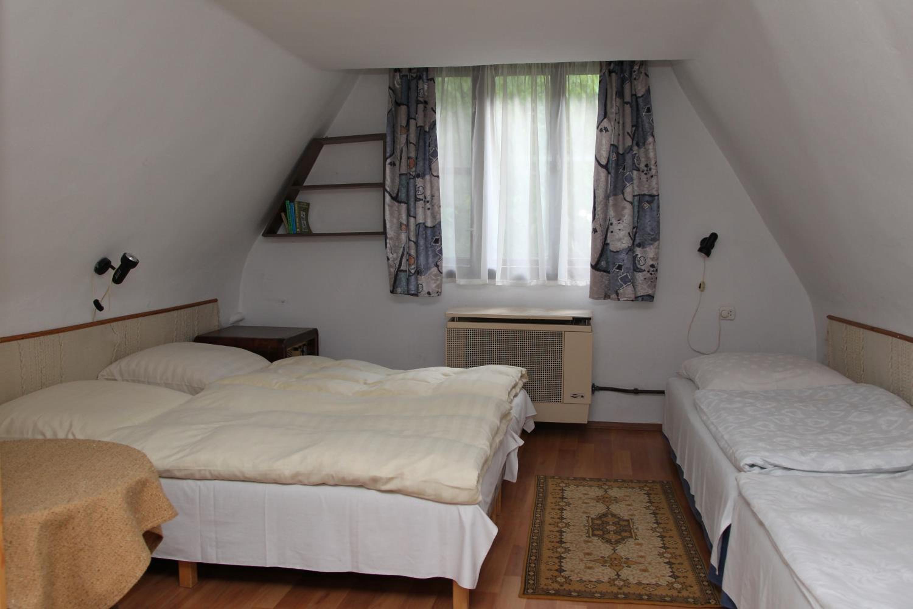 Four-Bedroom House with Balcony and Terrace - Zöldváralja utca  photo 1