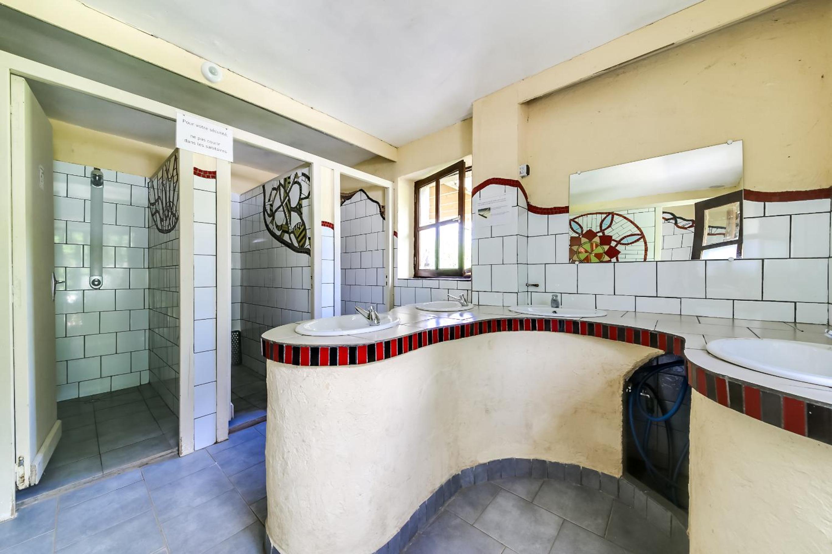 Deluxe Bungalow with Garden View - Photo 3