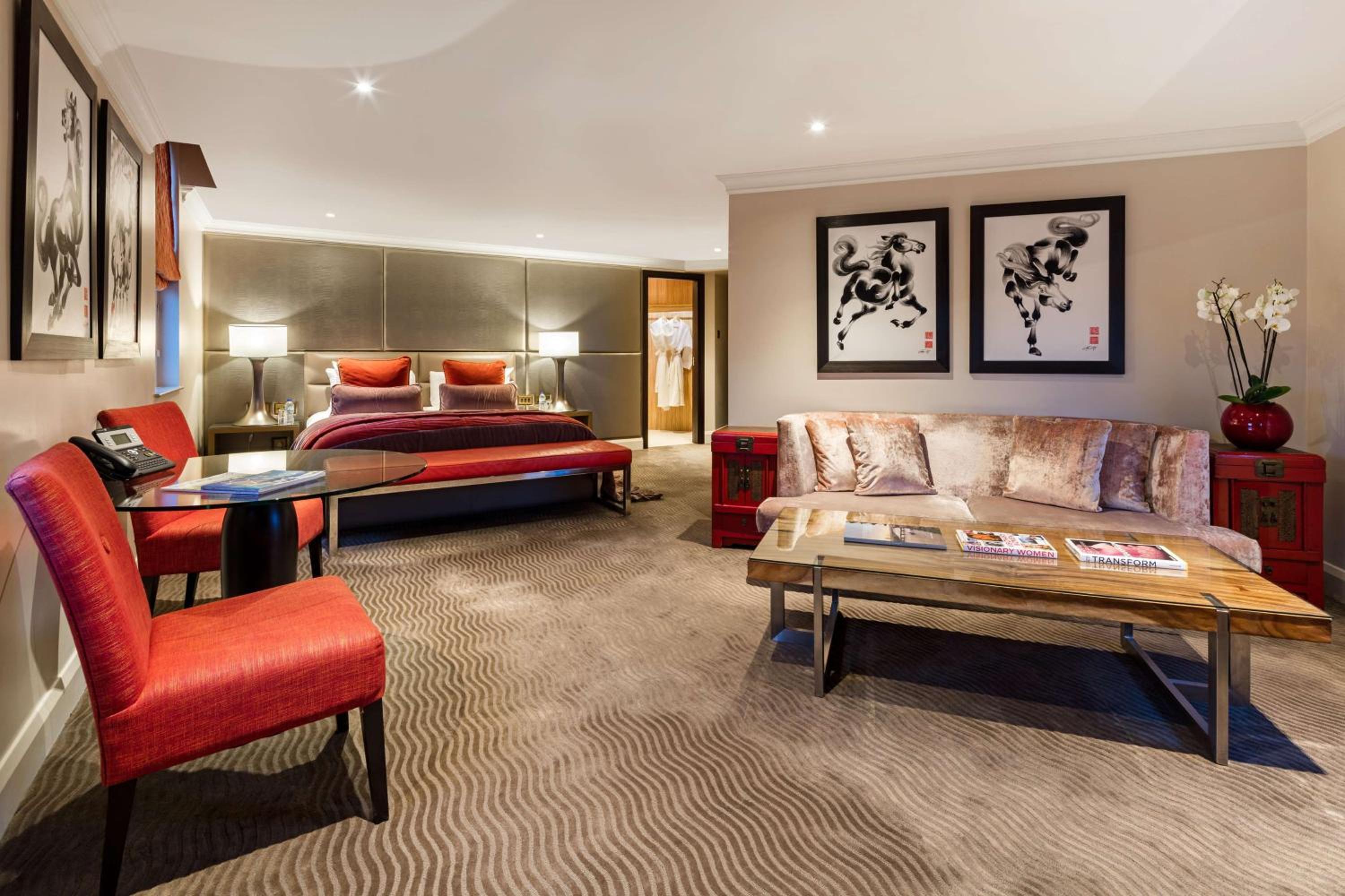 Corner Suite photo 2