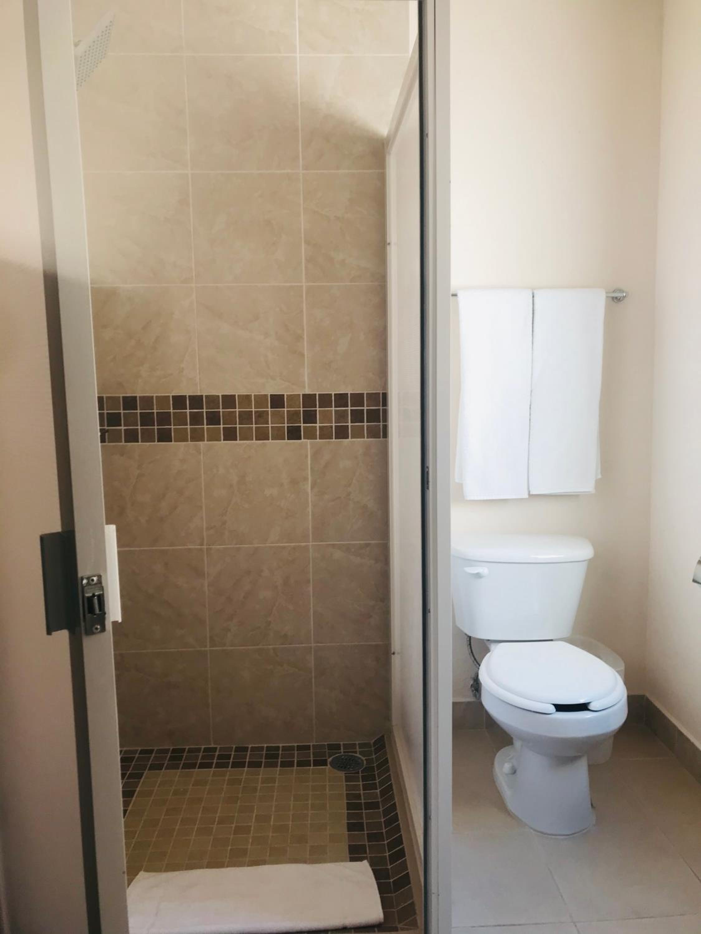 Double Room with Private Bathroom - Photo 15