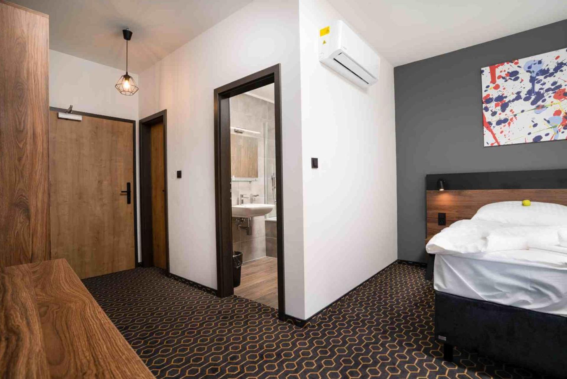 Deluxe Double or Twin Room with Mountain View - Photo 11
