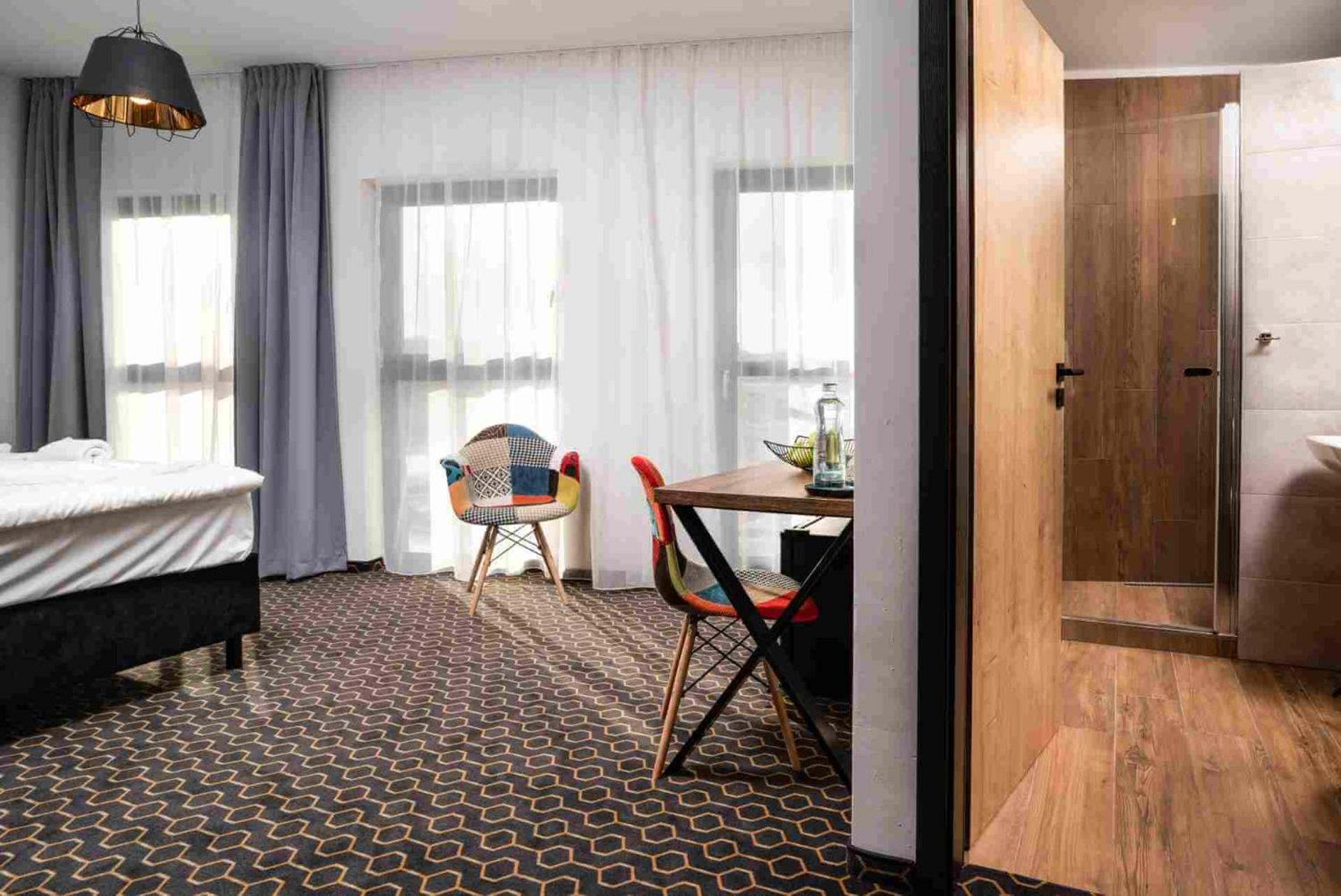 Deluxe Double or Twin Room with Mountain View - Photo 6