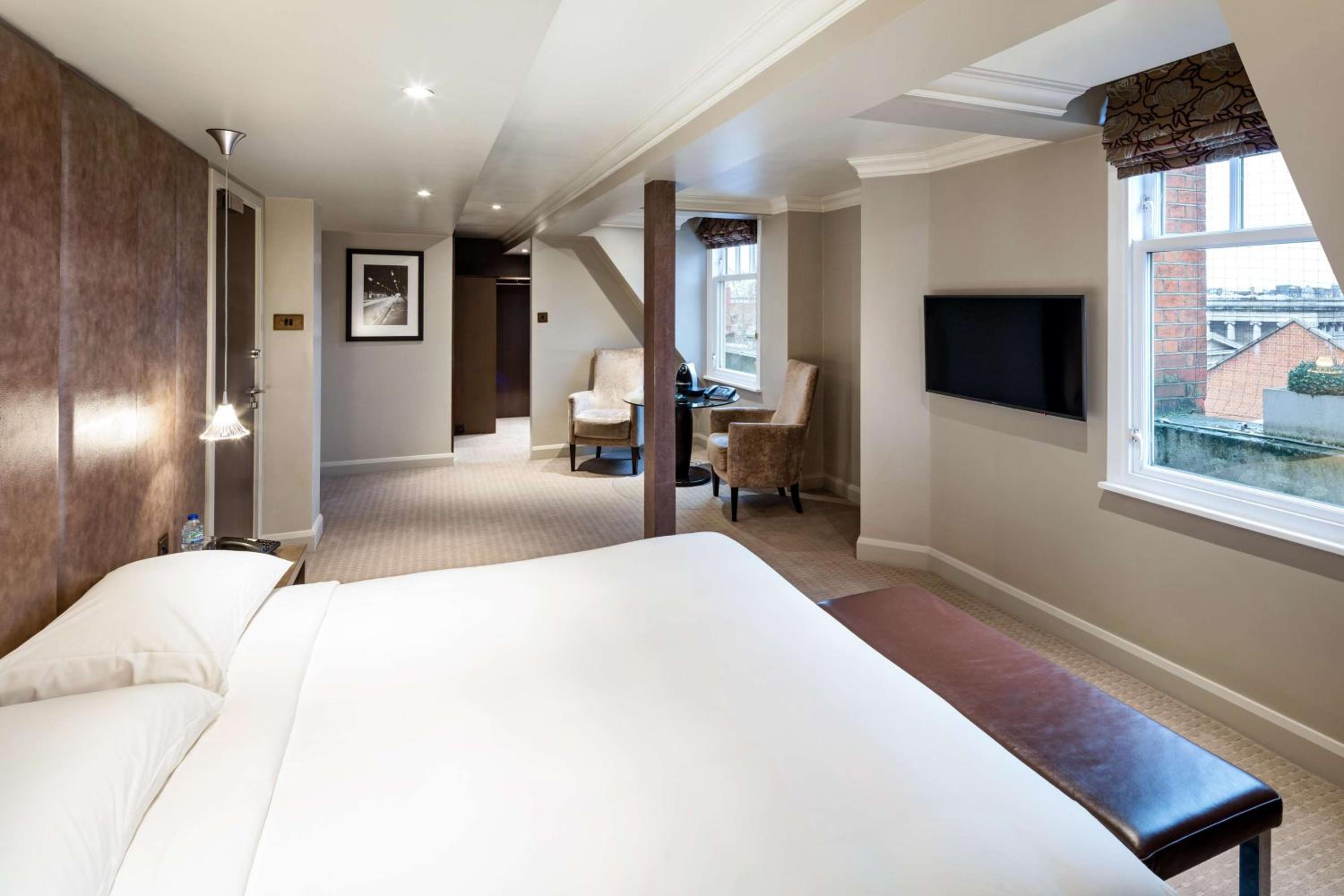 Deluxe Premium Room thumbnail 5
