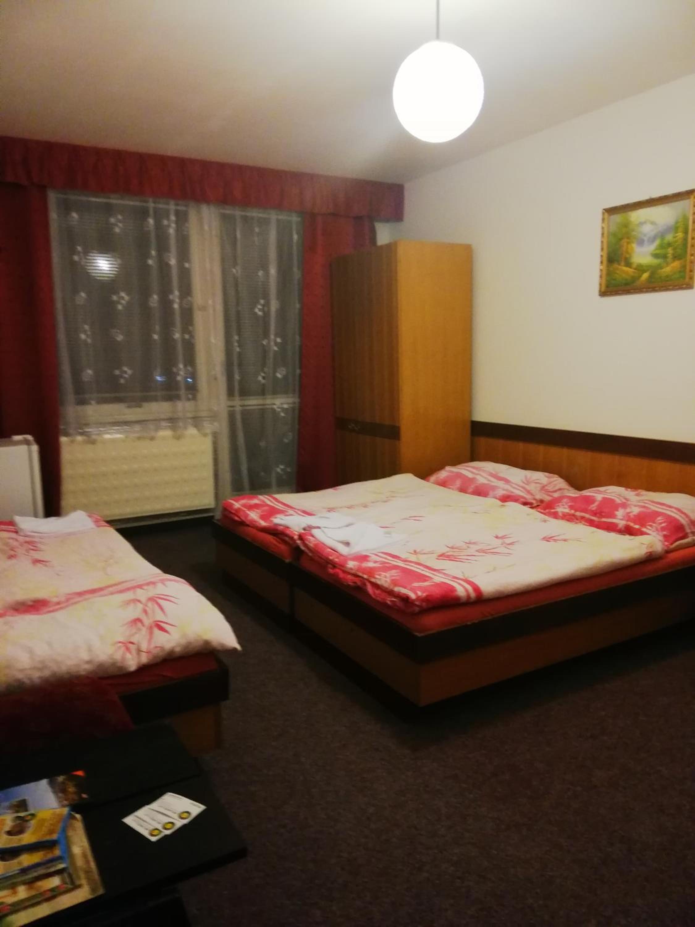 Economy Triple Room photo 2