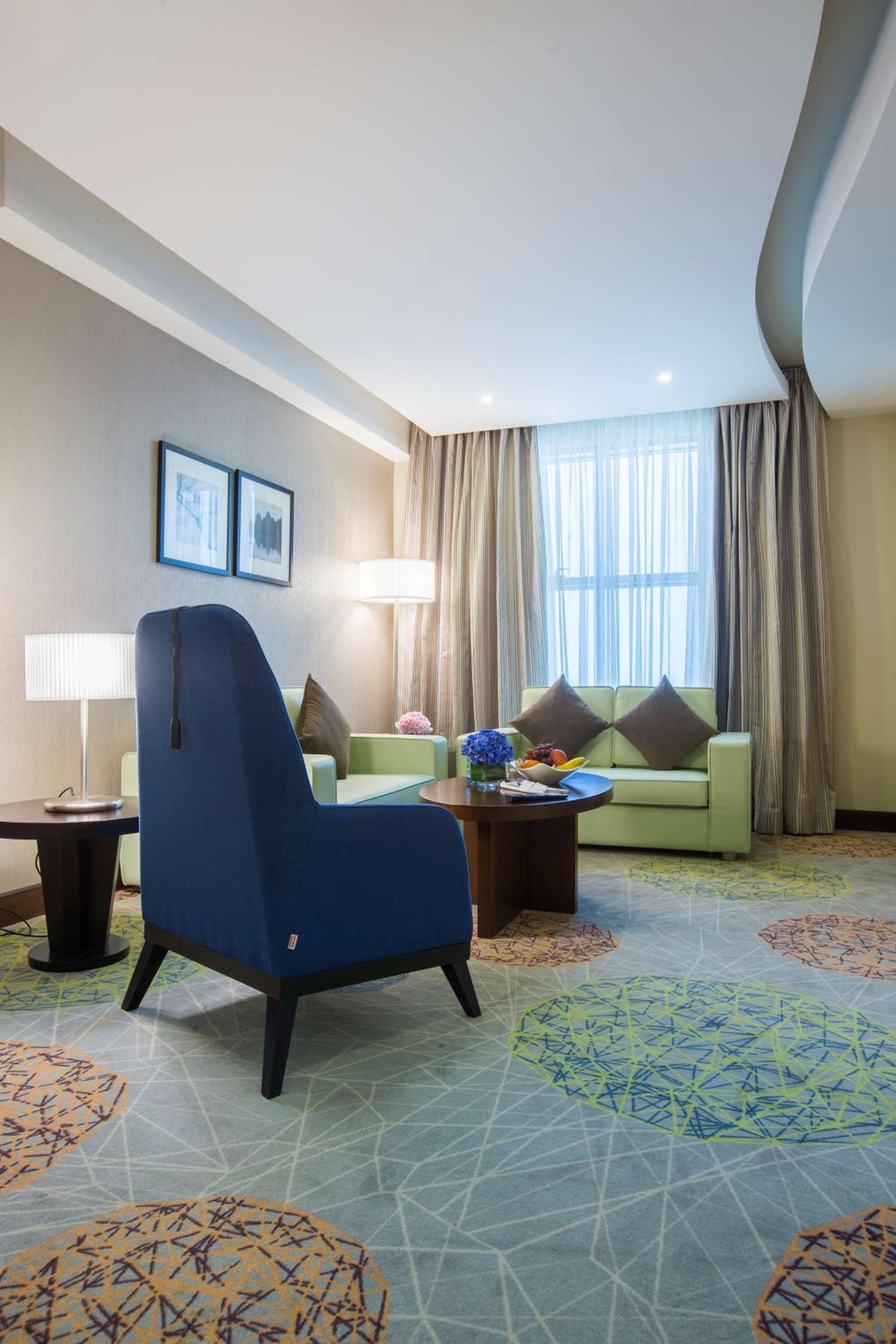 One-Bedroom Suite - Photo 7