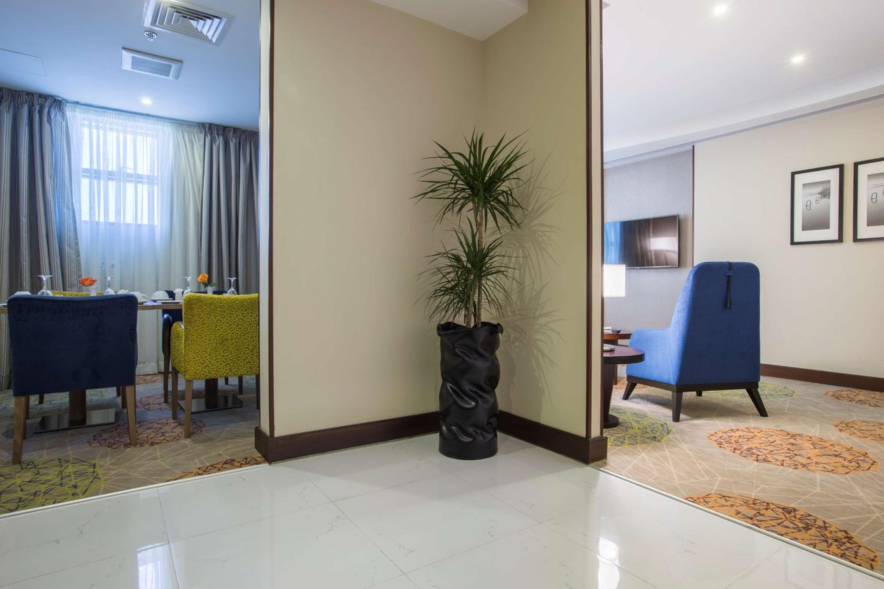 One-Bedroom Suite - Photo 4
