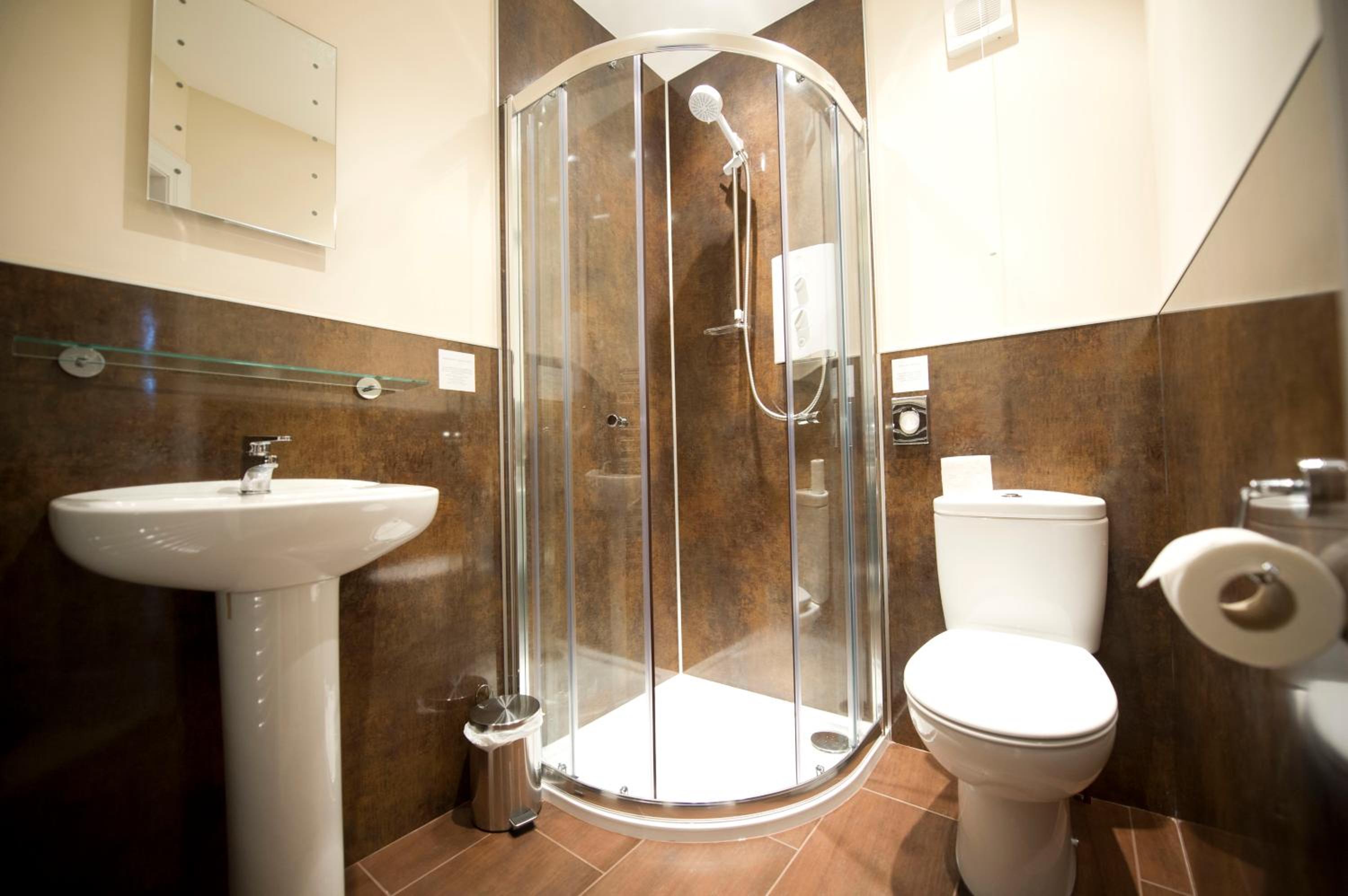 Twin Room with Shower - Photo 3