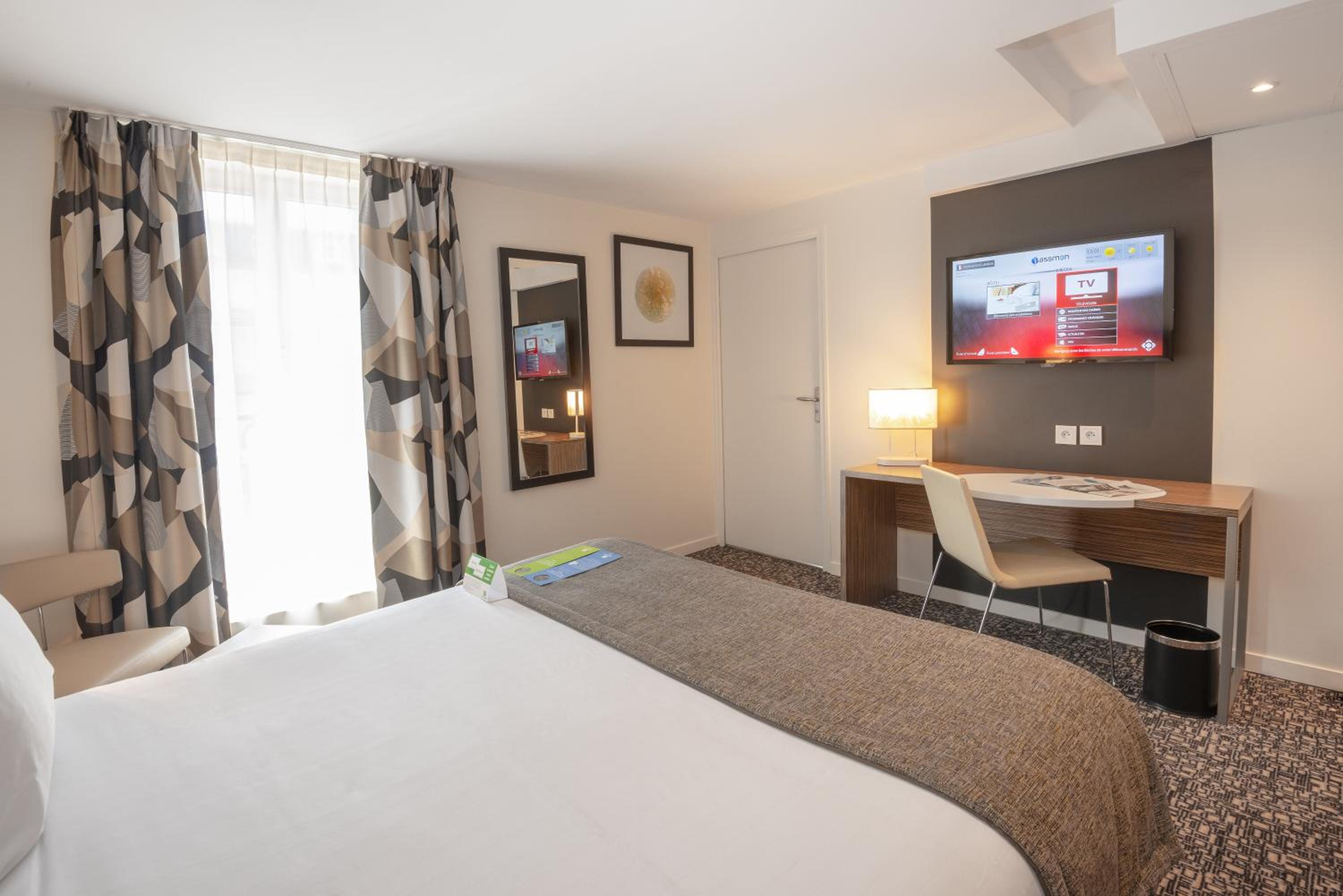 Standard Double Room - Disability Access thumbnail 5