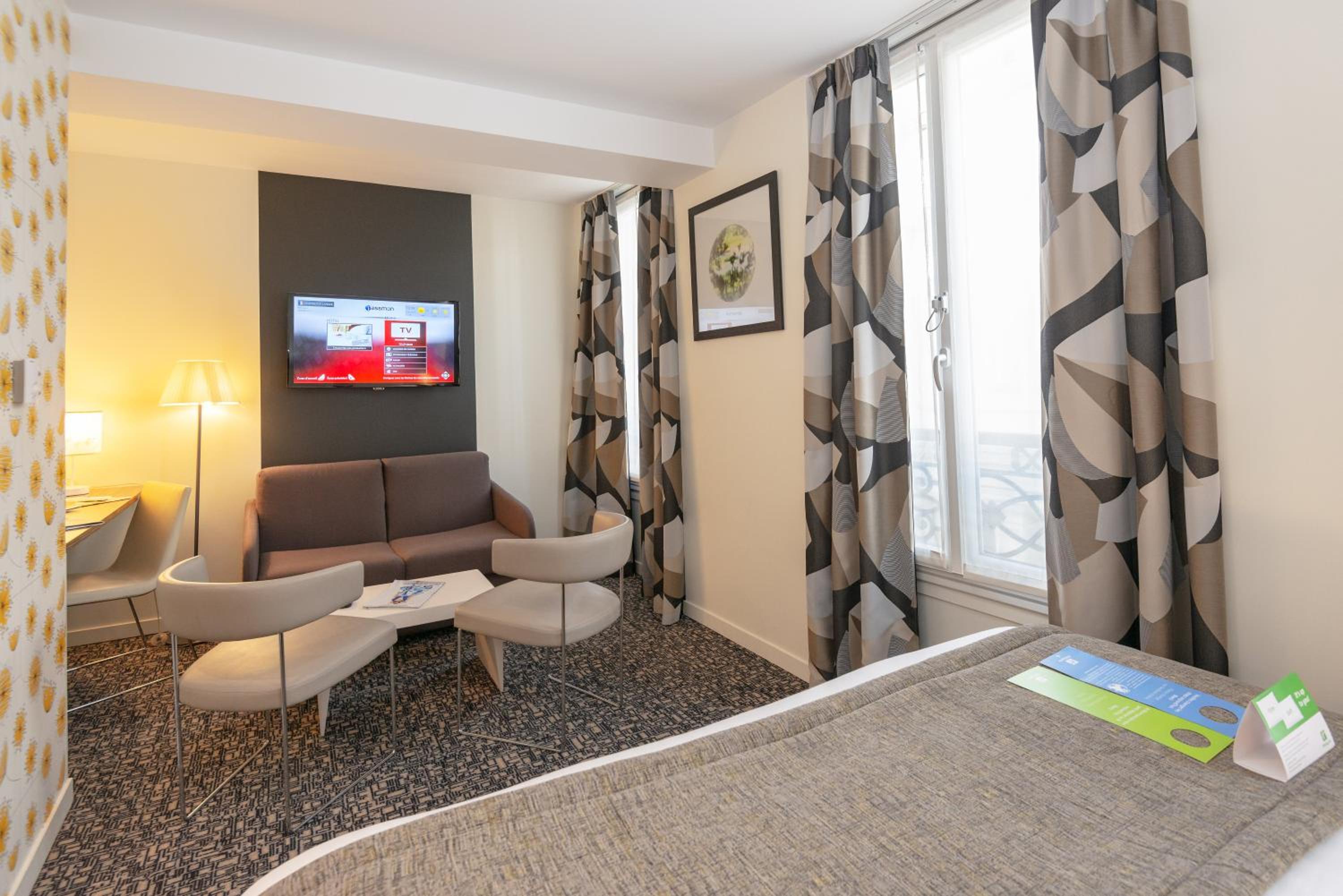 Premium Queen Room with sofa bed