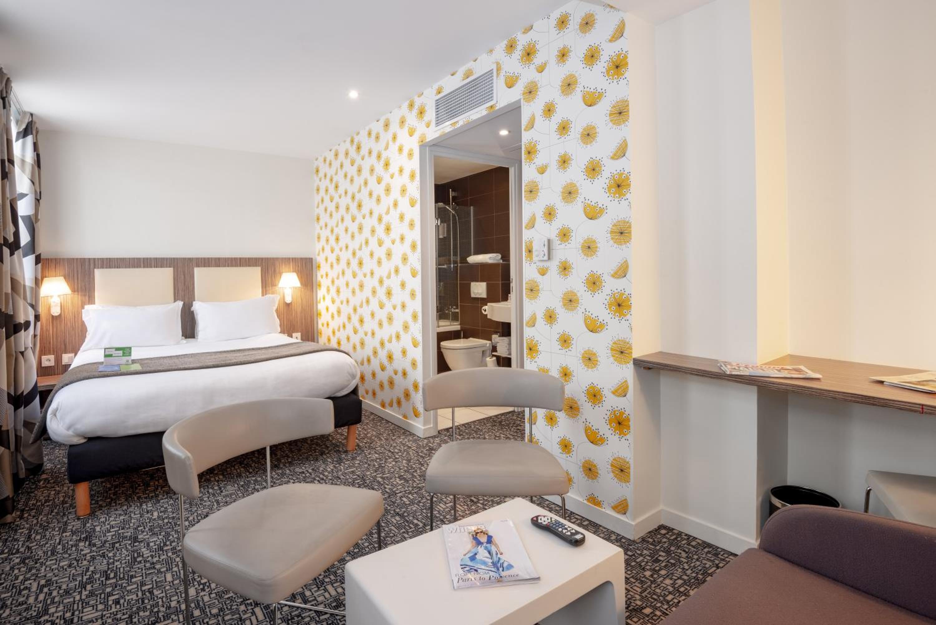 Premium Queen Room with sofa bed