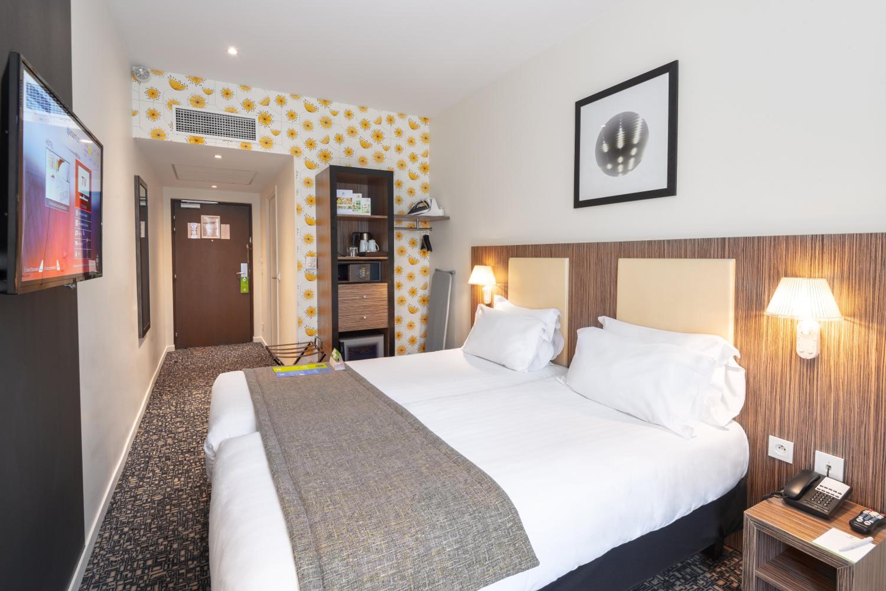 Standard Room with Two Single Beds