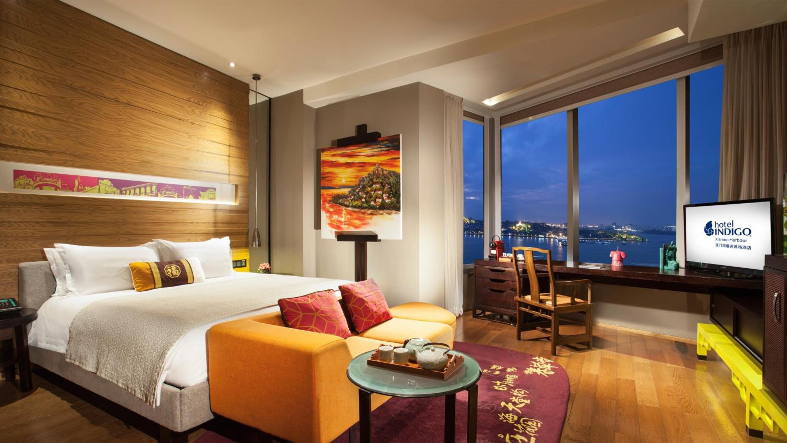 Premium King Room with Sea View - Photo 3