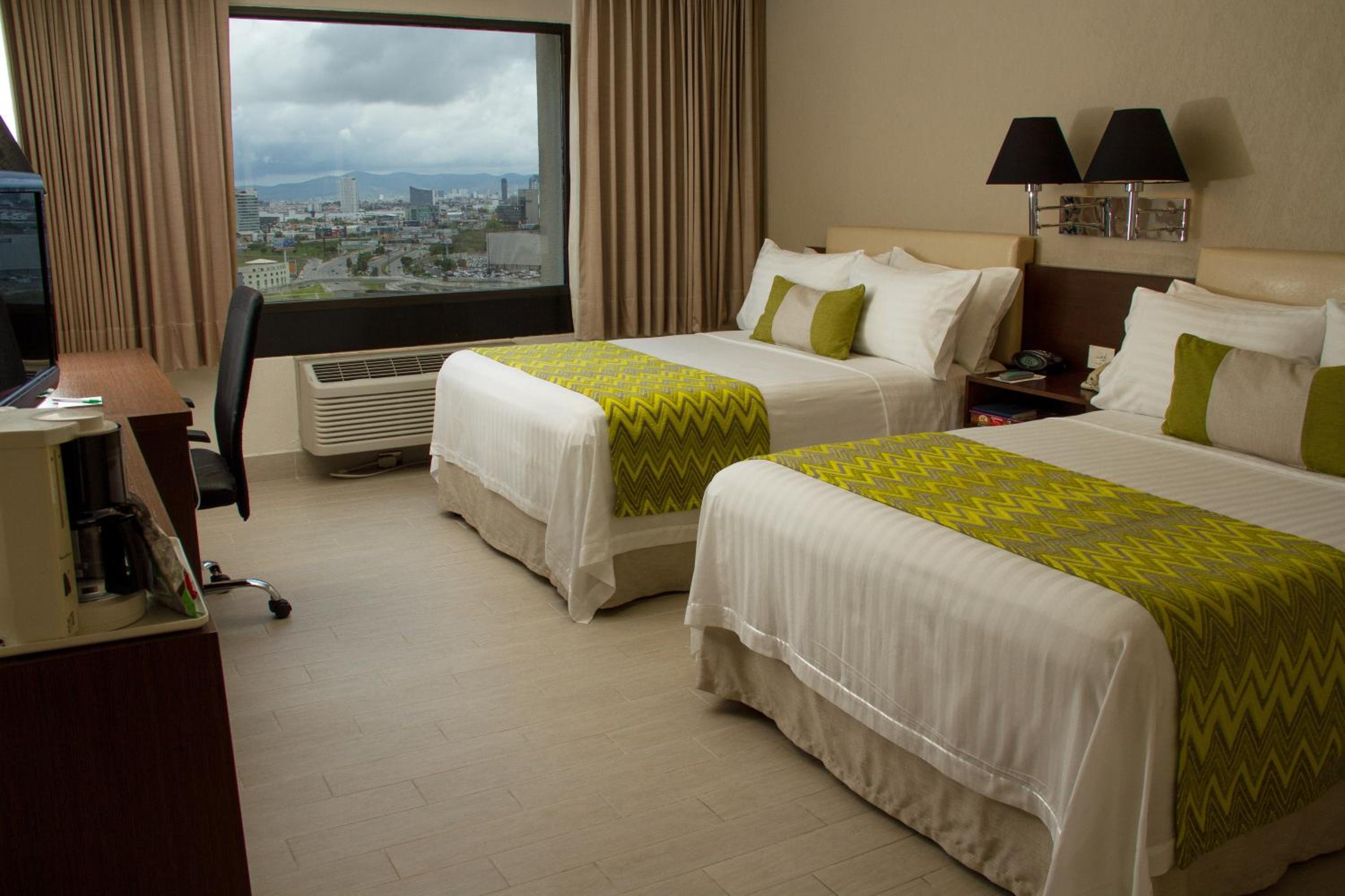 Standard Room with Two Queen Beds - Photo 2