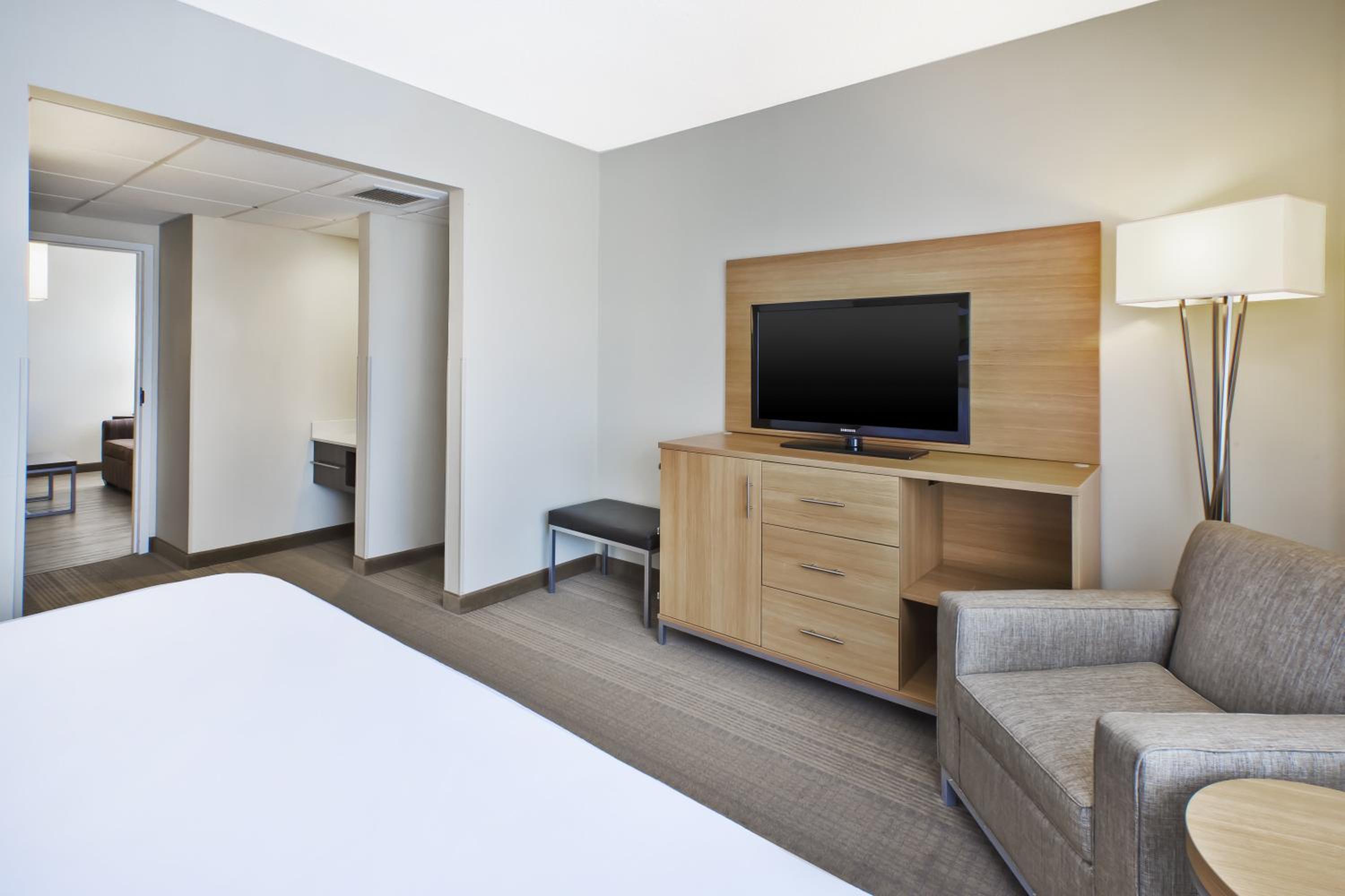 One-Bedroom Suite With Sofa Bed photo 2