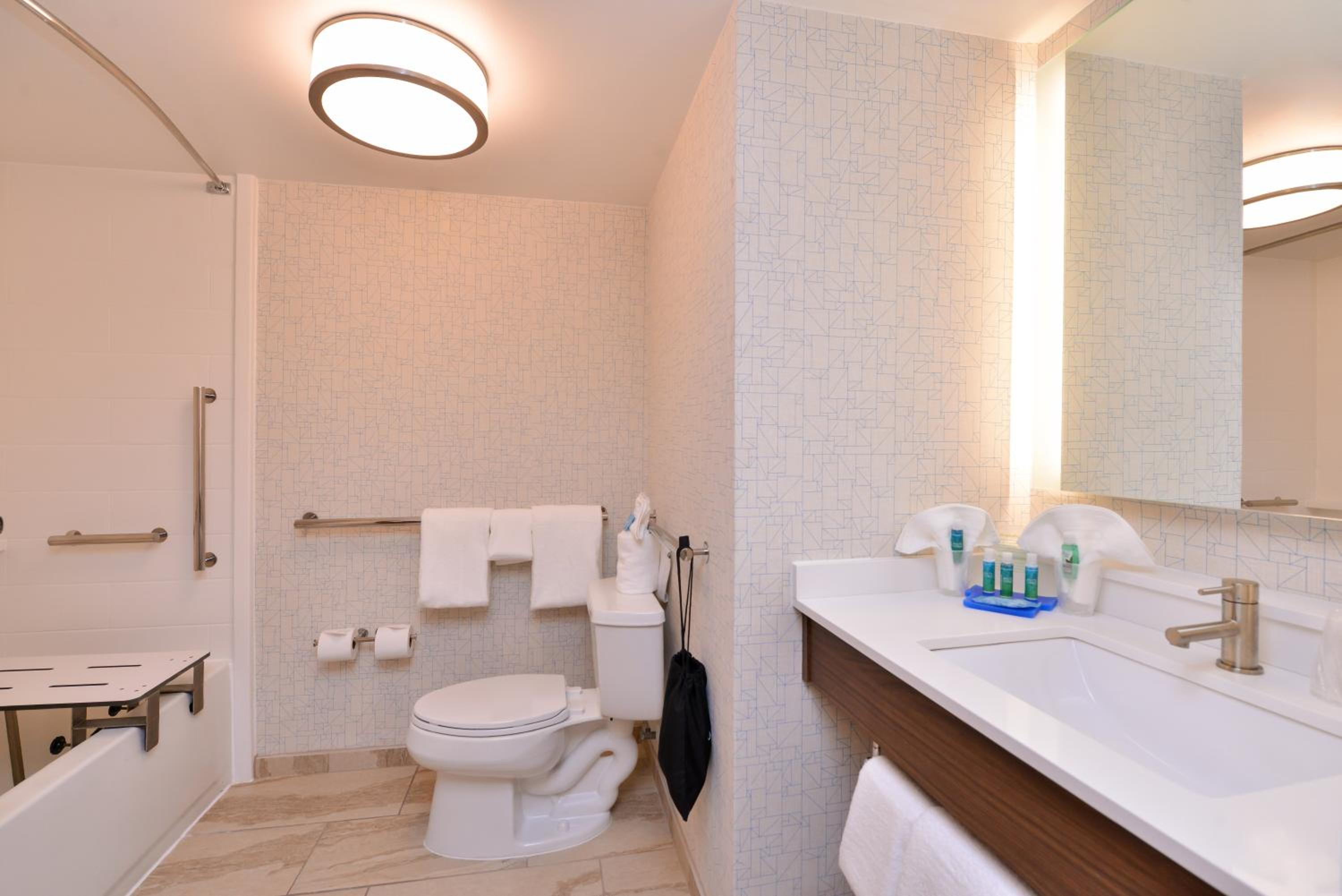 King Room - Mobility Access/Hearing Accessible - Photo 6