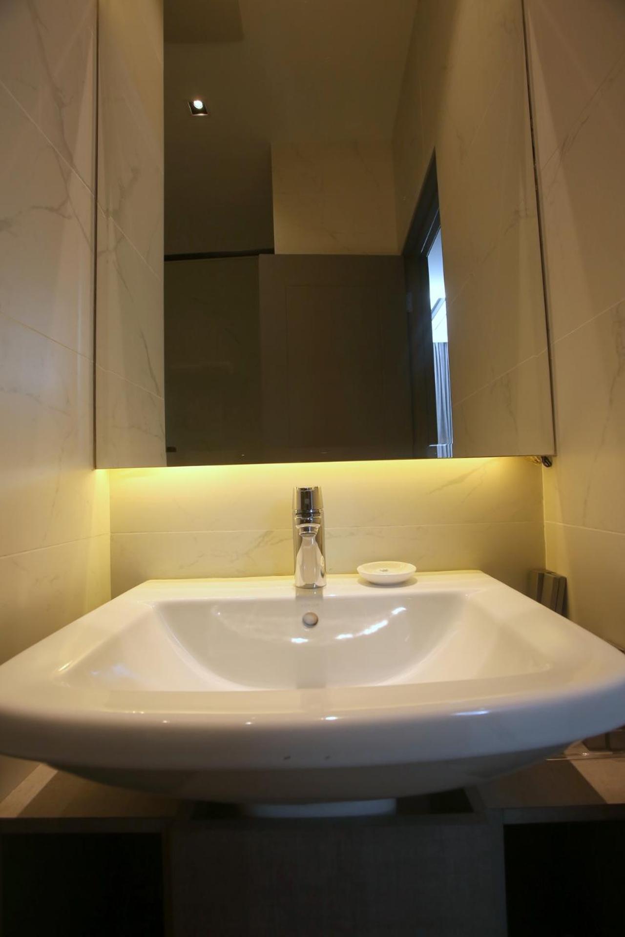 Standard Queen Room - Photo 9