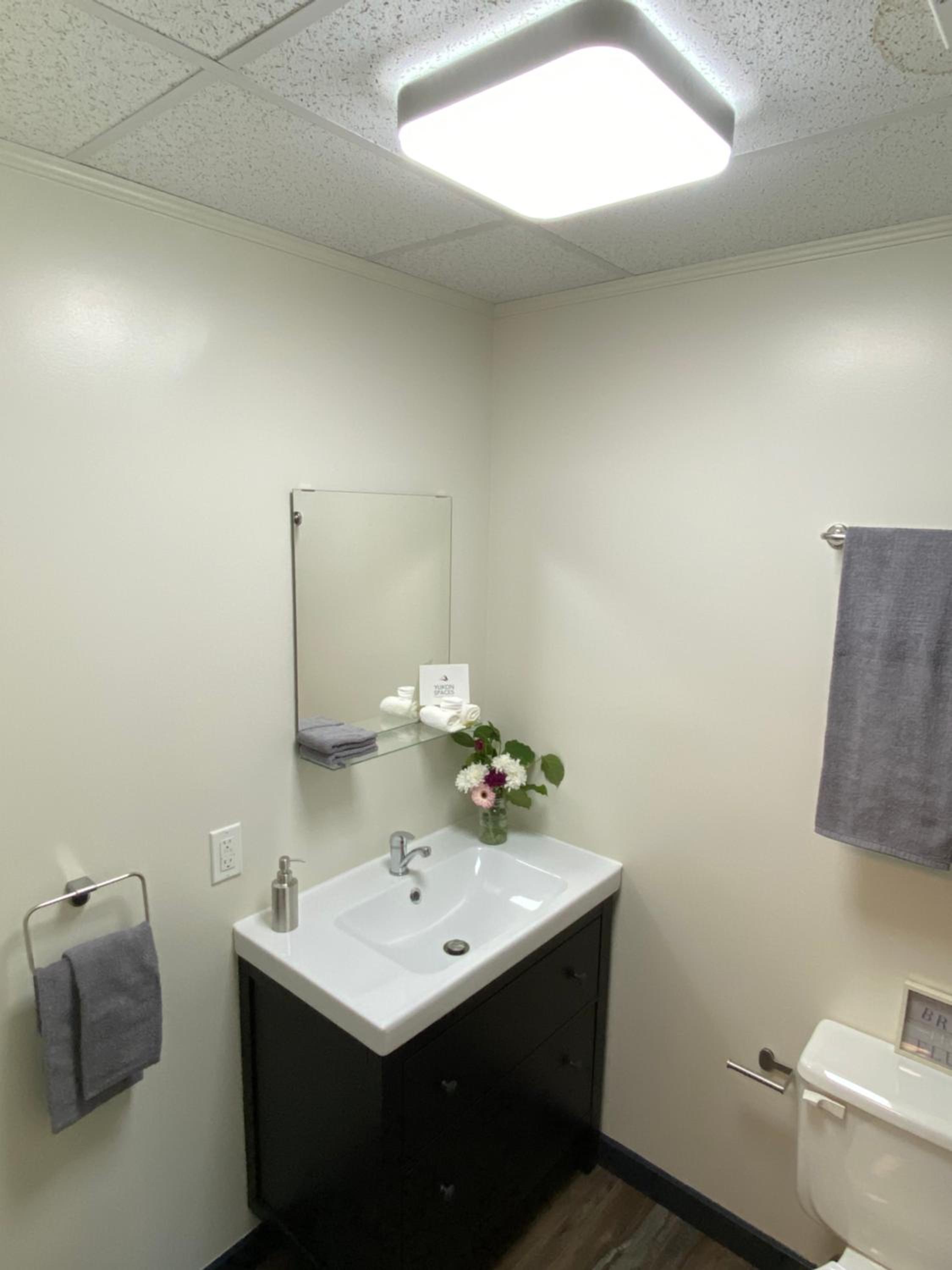 Standard Queen Room - Photo 5