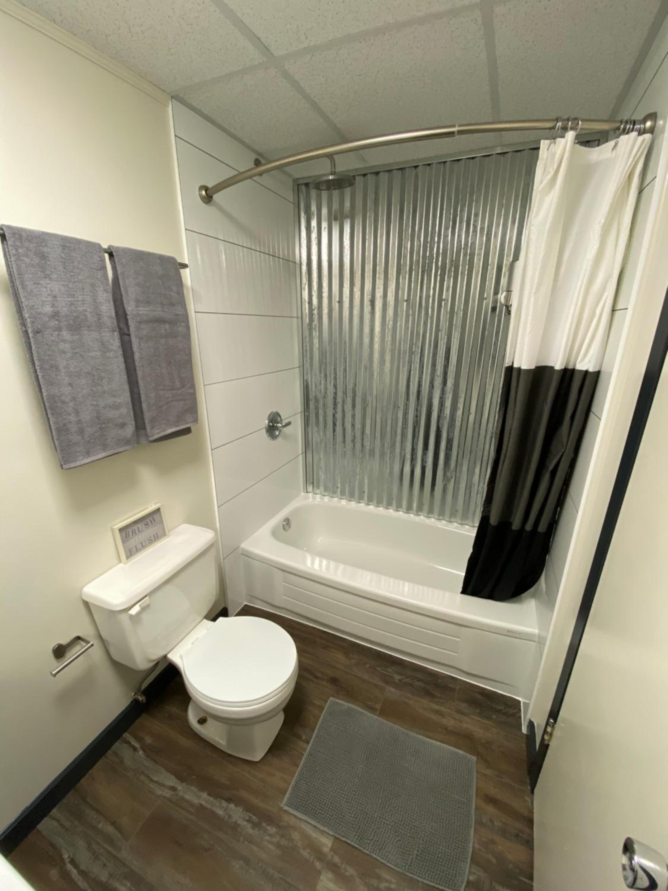Standard Queen Room - Photo 8