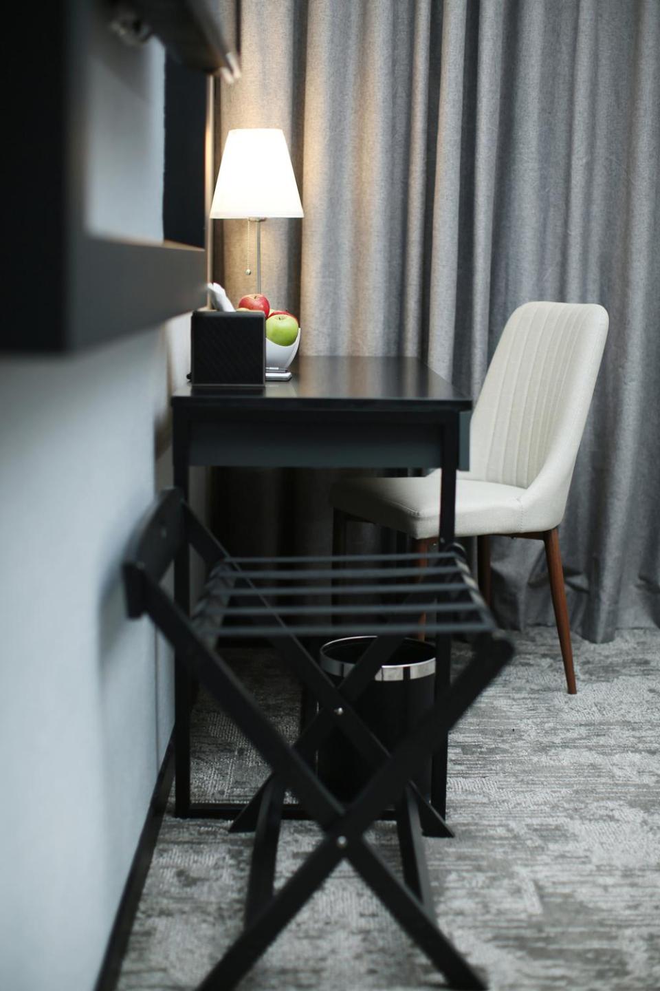 Superior Family Room - Photo 4