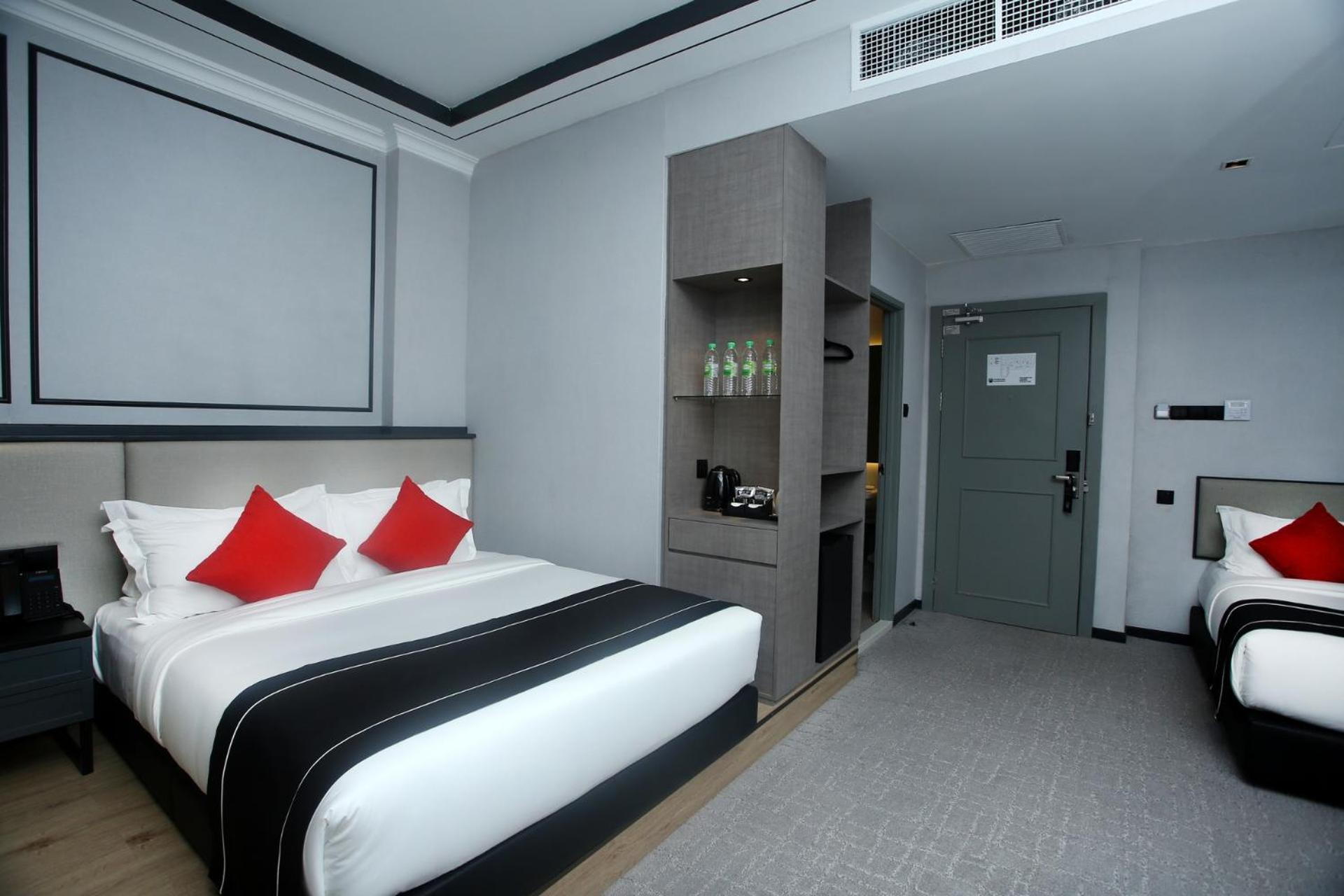 Deluxe Family Room - Photo 3